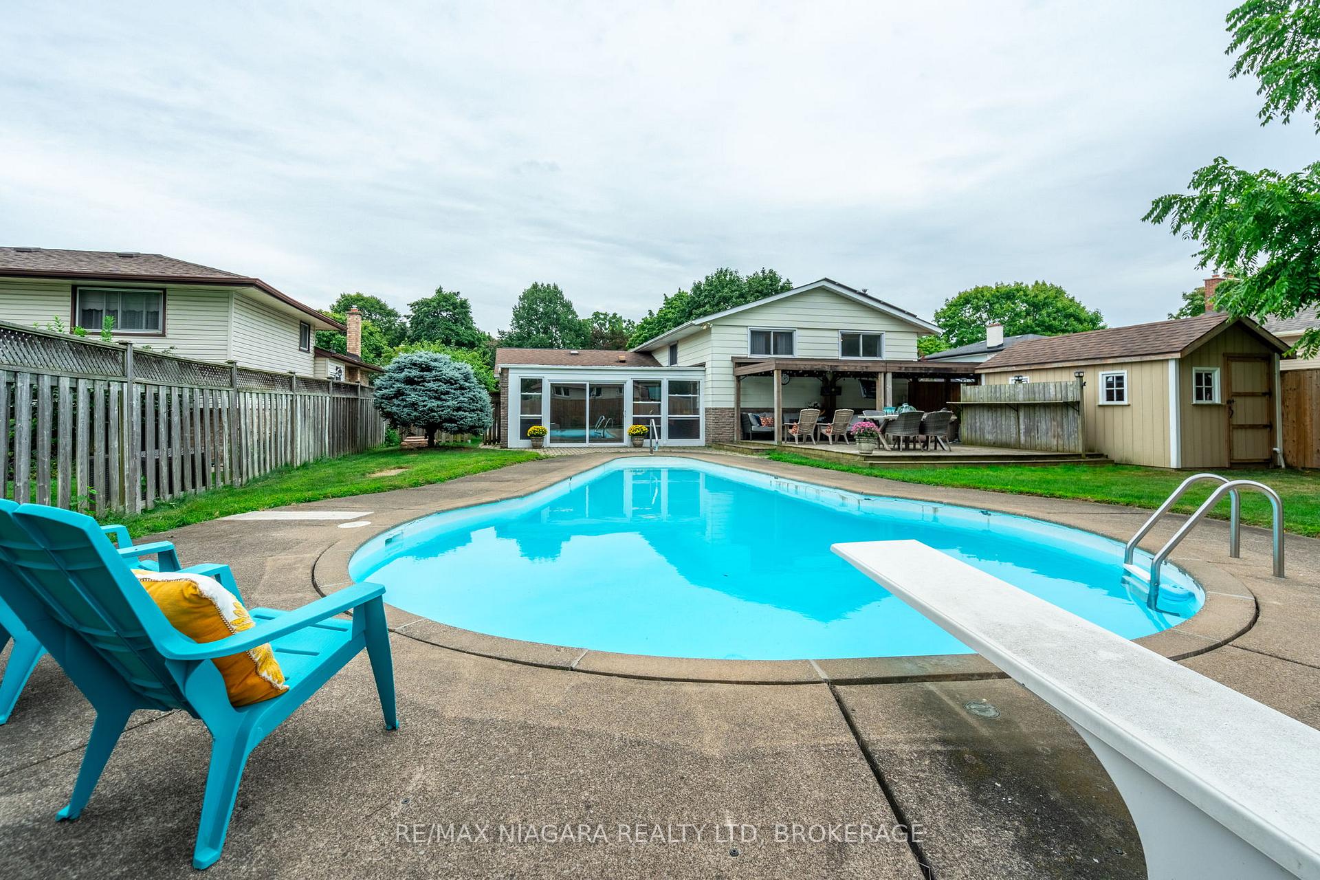 Photo 37 of 7 Royal Oak Drive, St. Catharines, Martindale Pond — HOMEH