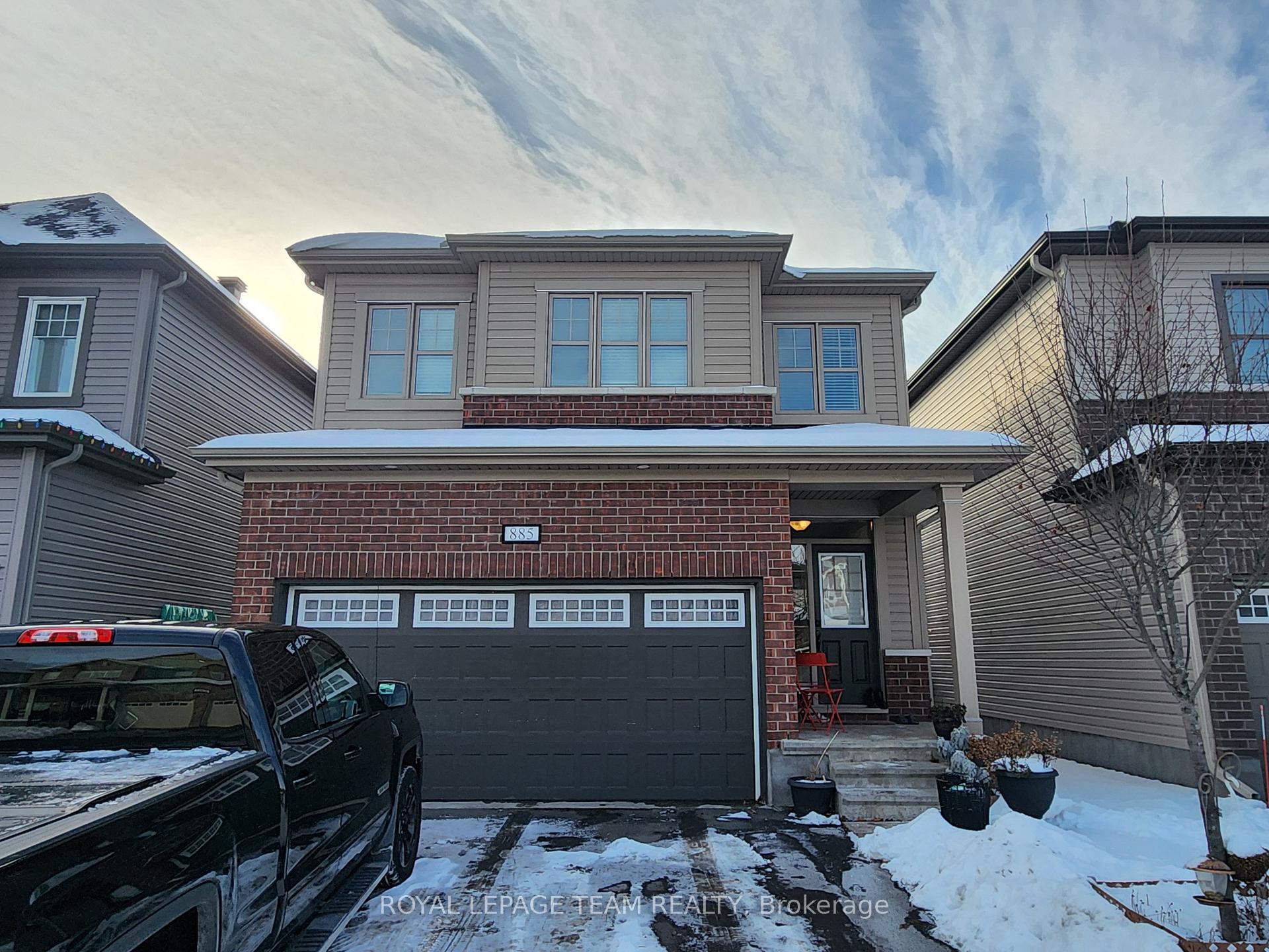 Front of 885 Stallion Crescent