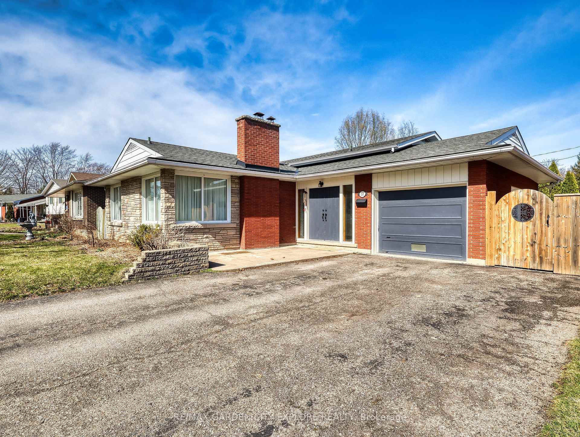Photo 1 of 12 Frontenac Drive, St. Catharines, Vine/Linwell — HOMEH