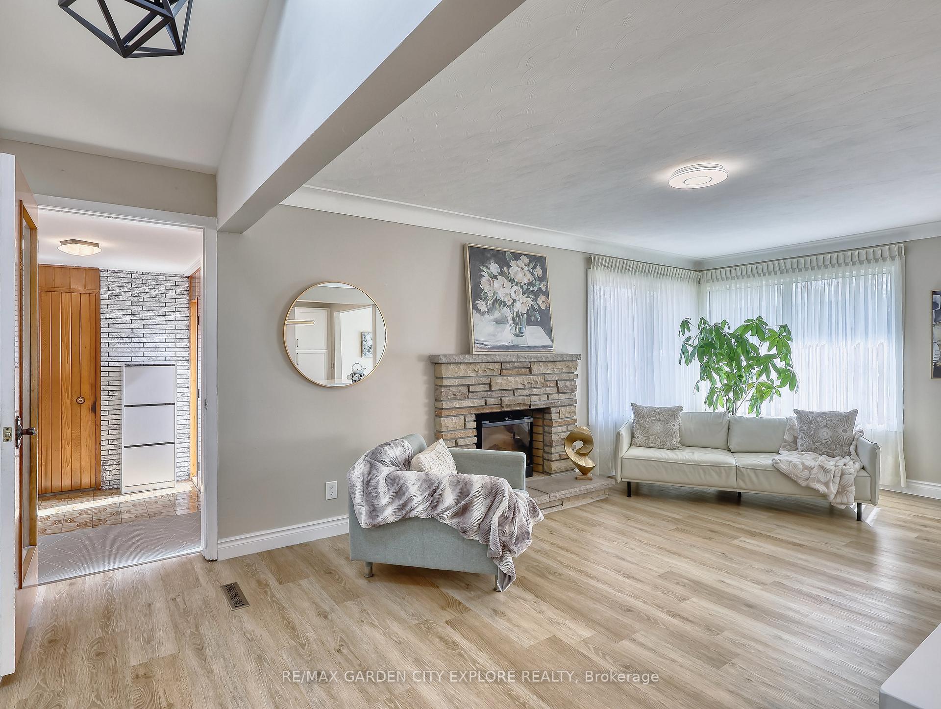 Photo 9 of 12 Frontenac Drive, St. Catharines, Vine/Linwell — HOMEH