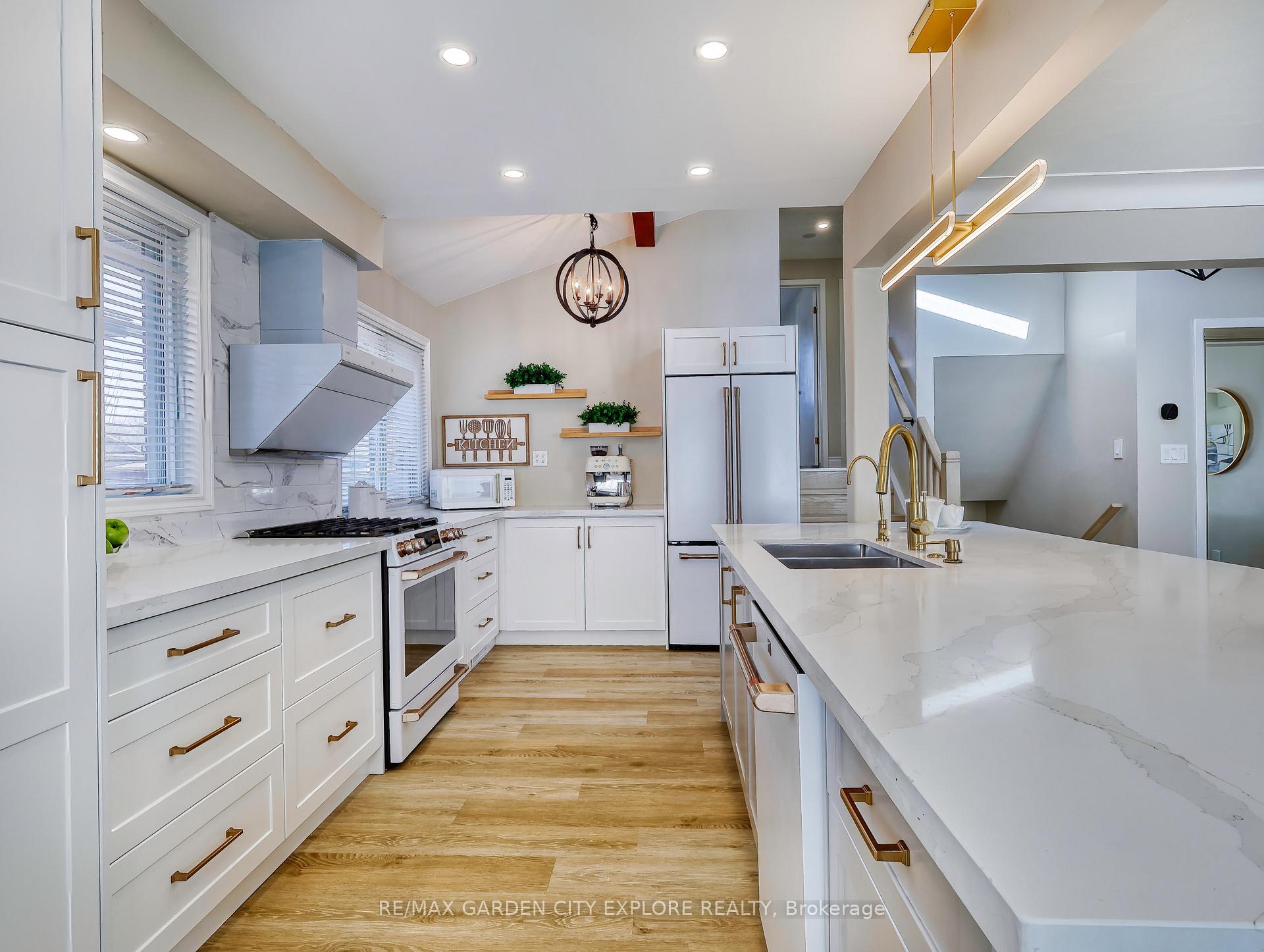 Photo 14 of 12 Frontenac Drive, St. Catharines, Vine/Linwell — HOMEH