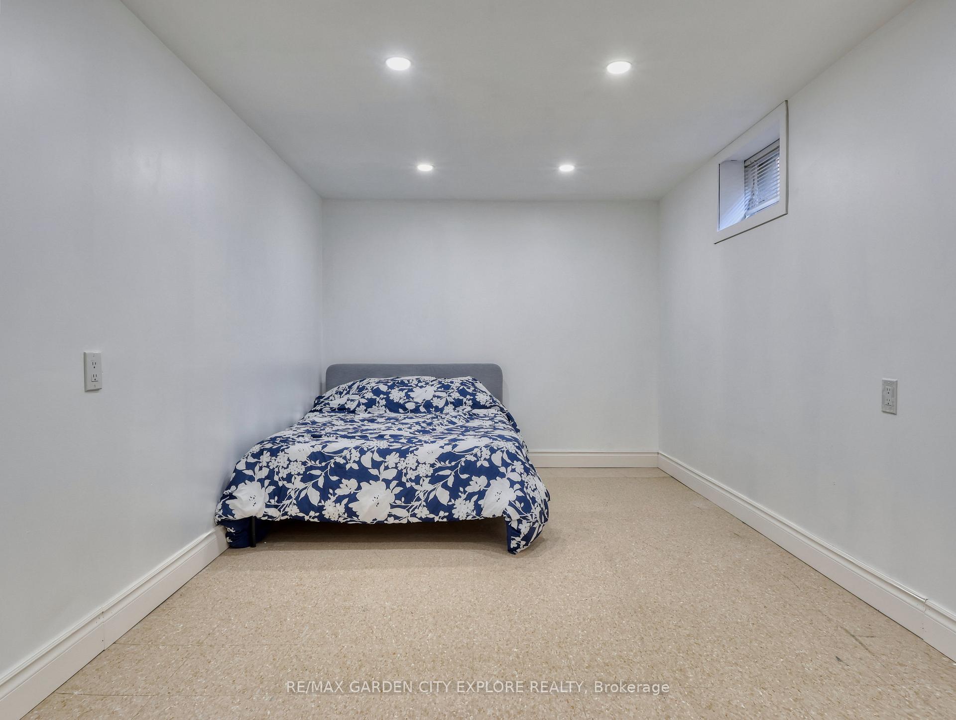 Photo 36 of 12 Frontenac Drive, St. Catharines, Vine/Linwell — HOMEH