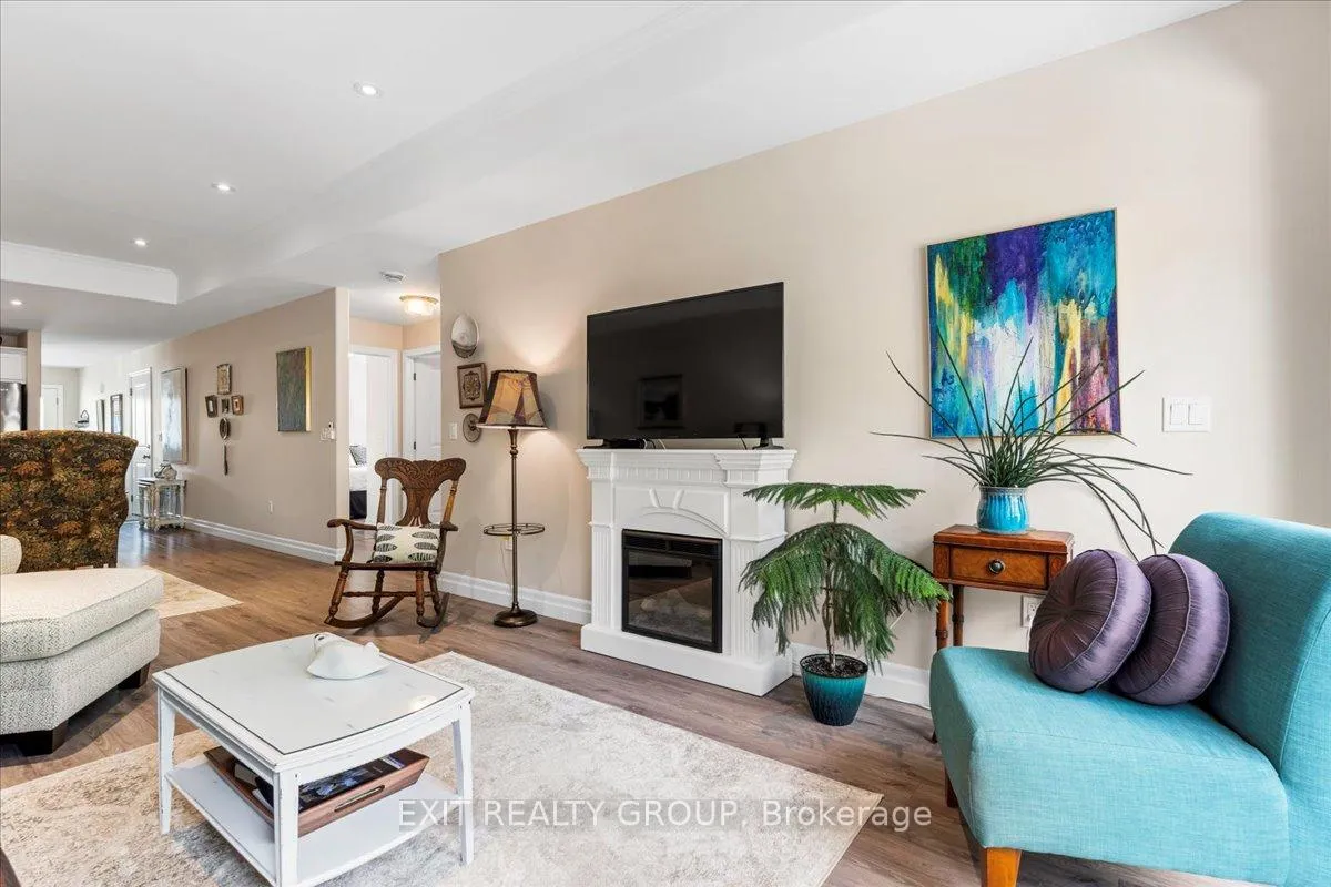 Photo 16 of 20 Gladstone Street, Prince Edward County, Sophiasburg Ward — HOMEH