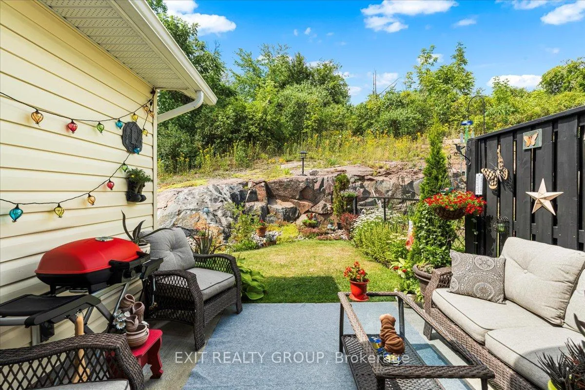 Photo 26 of 20 Gladstone Street, Prince Edward County, Sophiasburg Ward — HOMEH