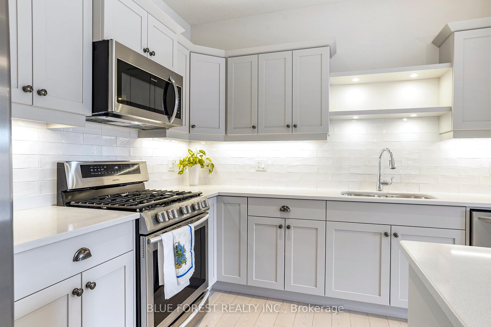 Photo 10 of 56 Renaissance Drive, St. Thomas — HOMEH