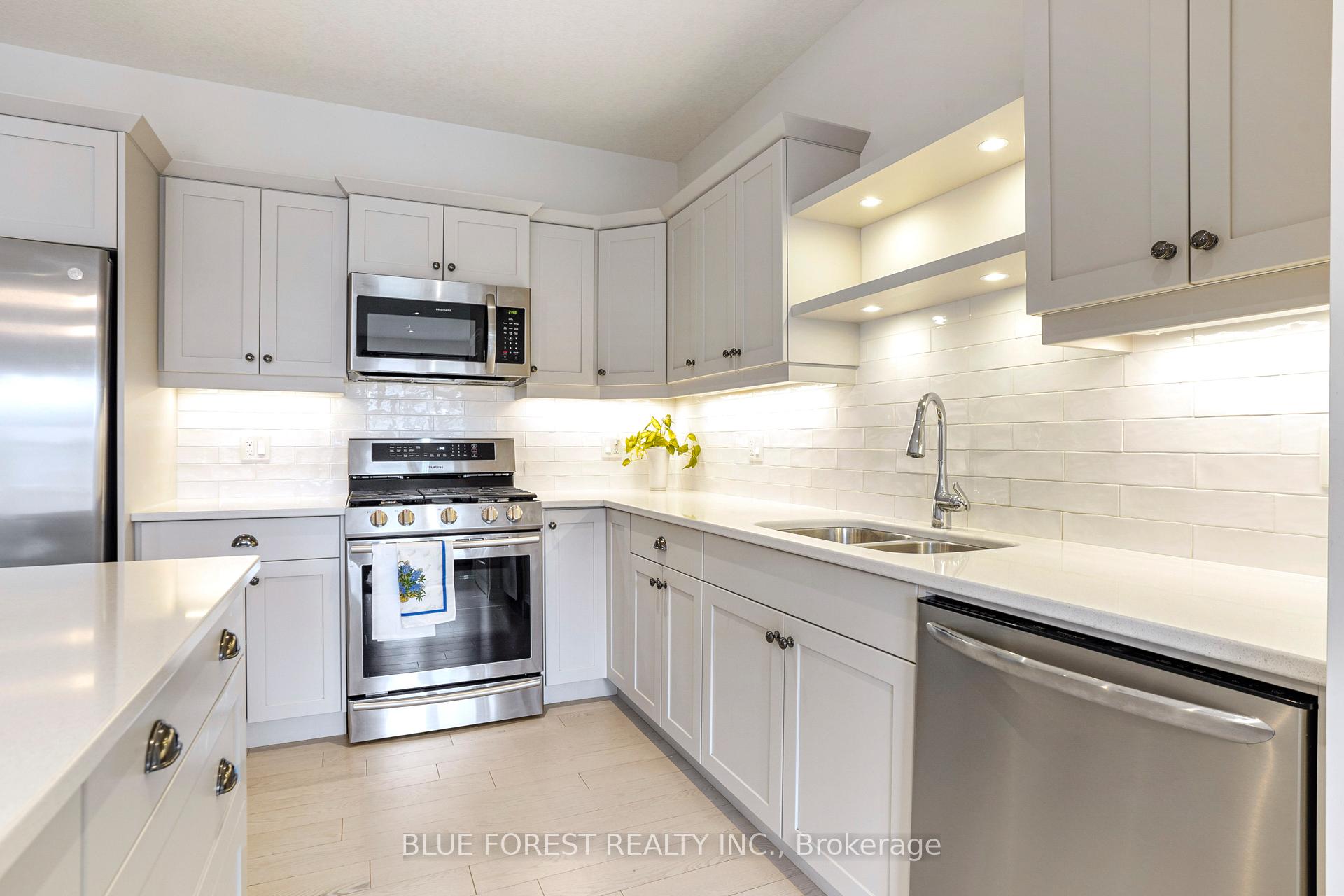 Photo 11 of 56 Renaissance Drive, St. Thomas — HOMEH