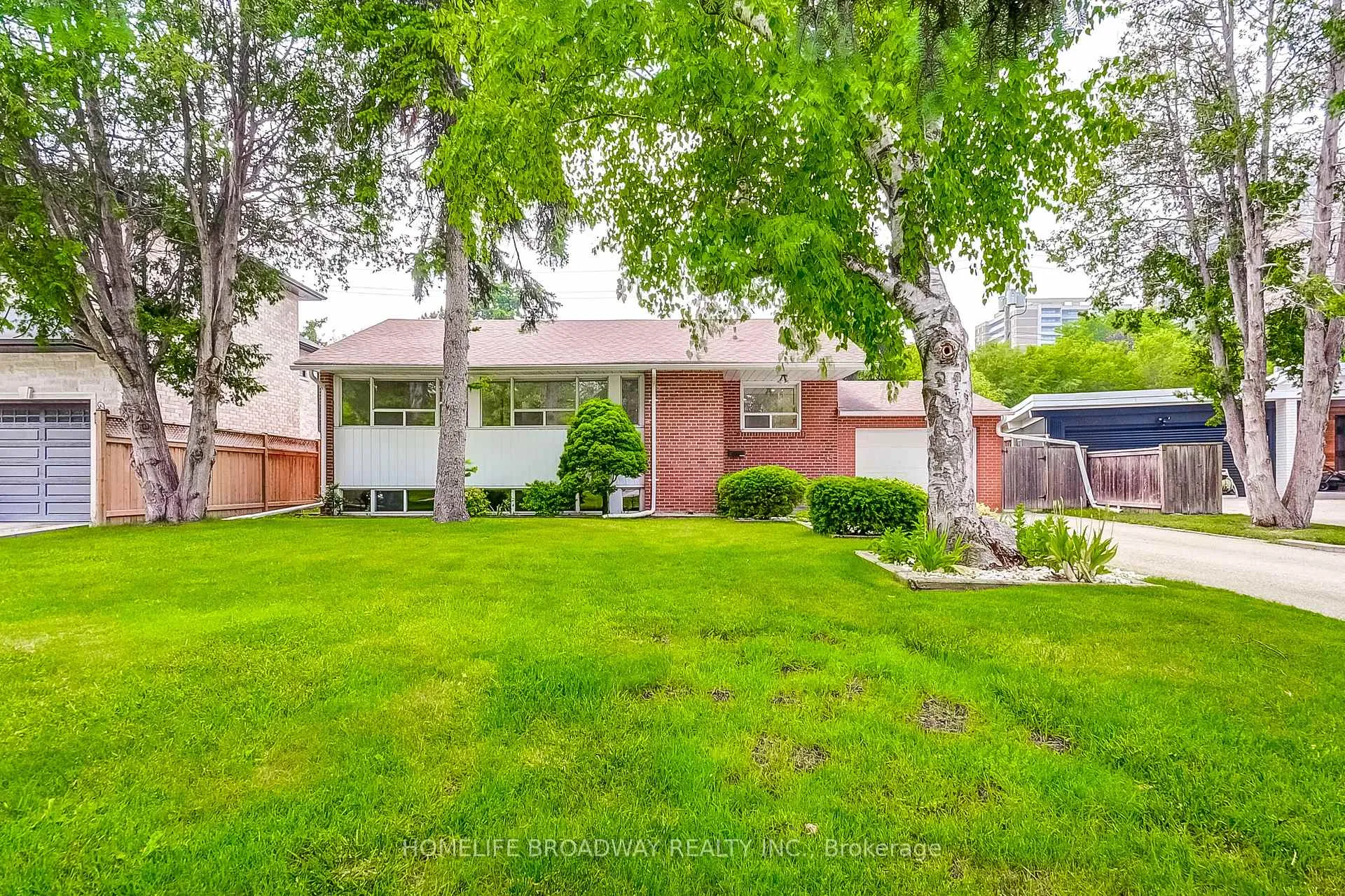 Front of 45 Hurlingham Crescent
