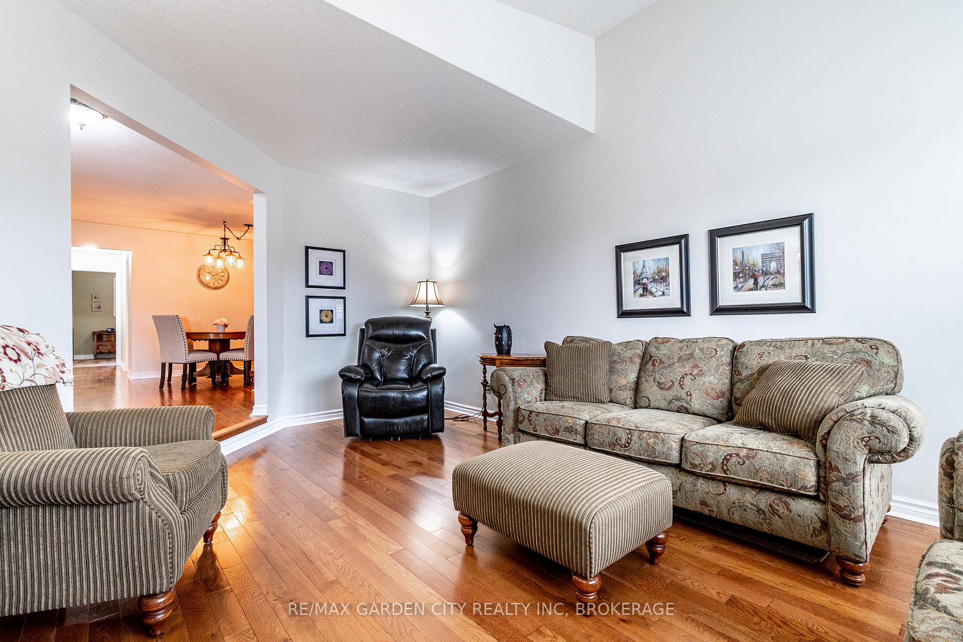 Photo 3 of 7 Fox Trail Drive, St. Catharines, Rykert/Vansickle — HOMEH