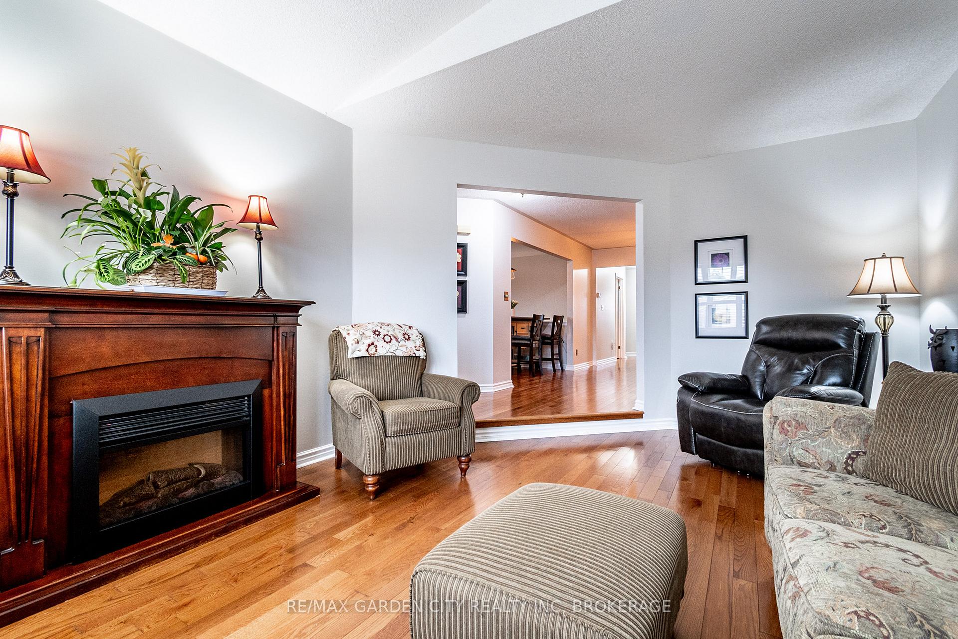 Photo 4 of 7 Fox Trail Drive, St. Catharines, Rykert/Vansickle — HOMEH