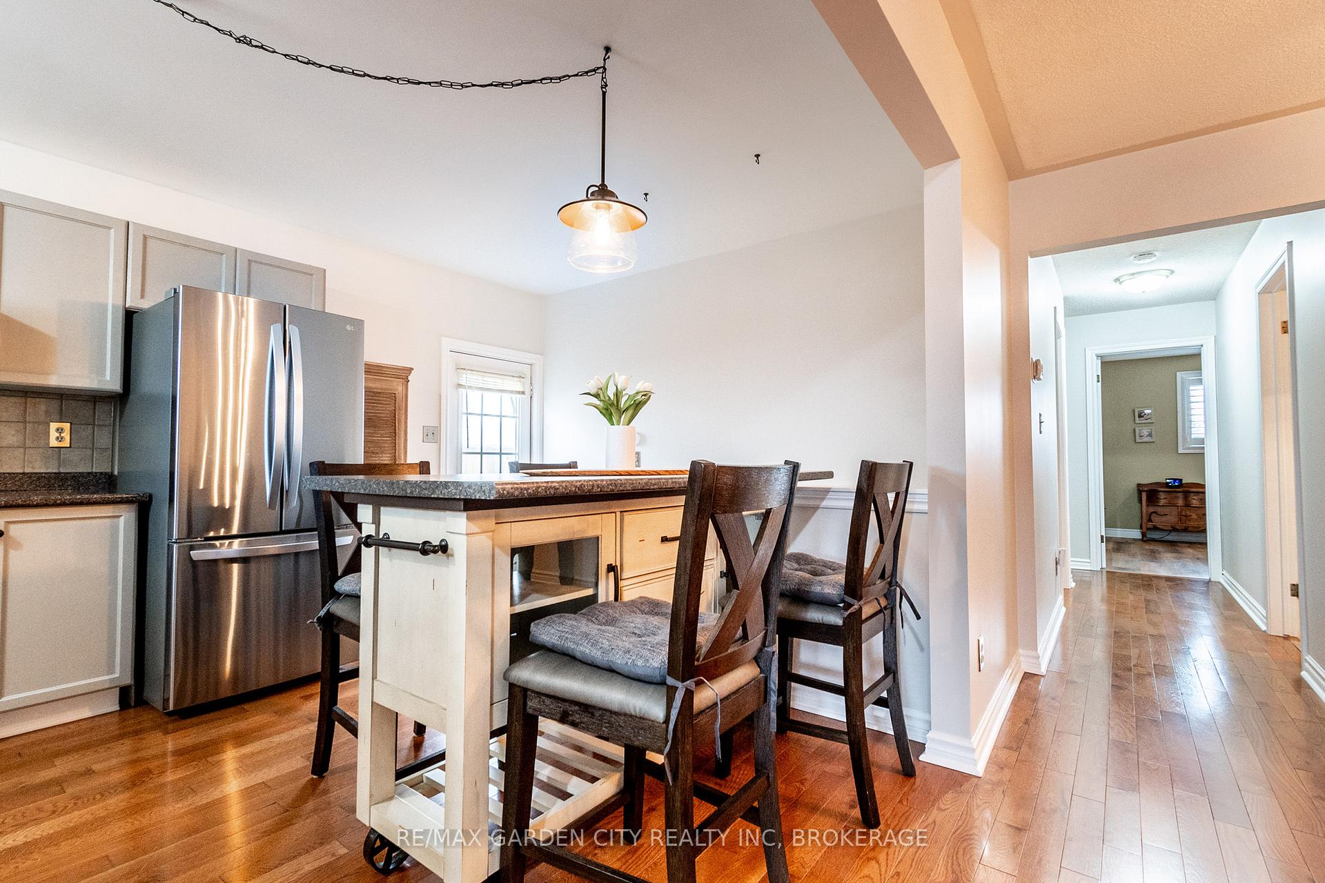 Photo 10 of 7 Fox Trail Drive, St. Catharines, Rykert/Vansickle — HOMEH