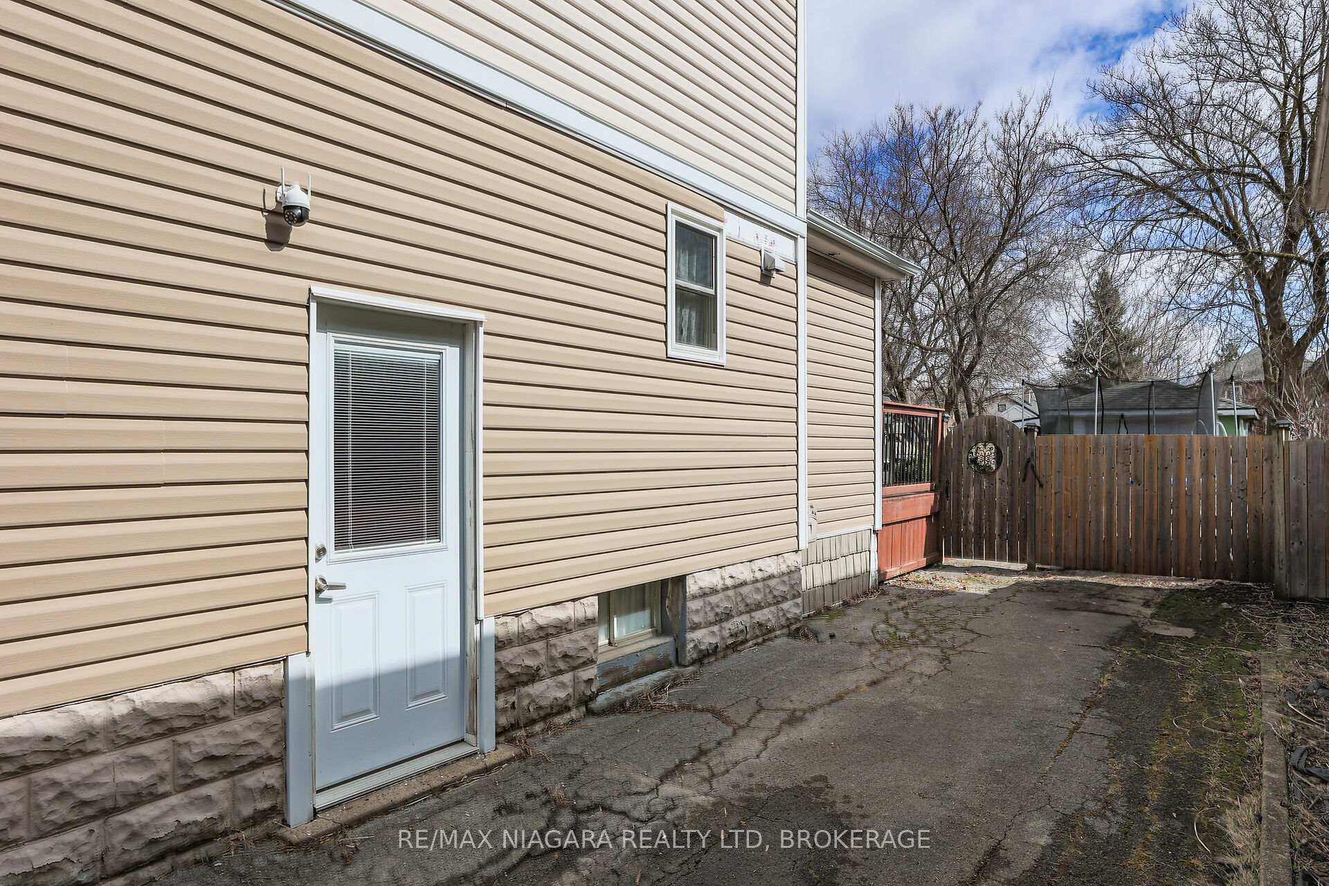 Photo 5 of 6 Ida Street, St. Catharines, E. Chester — HOMEH