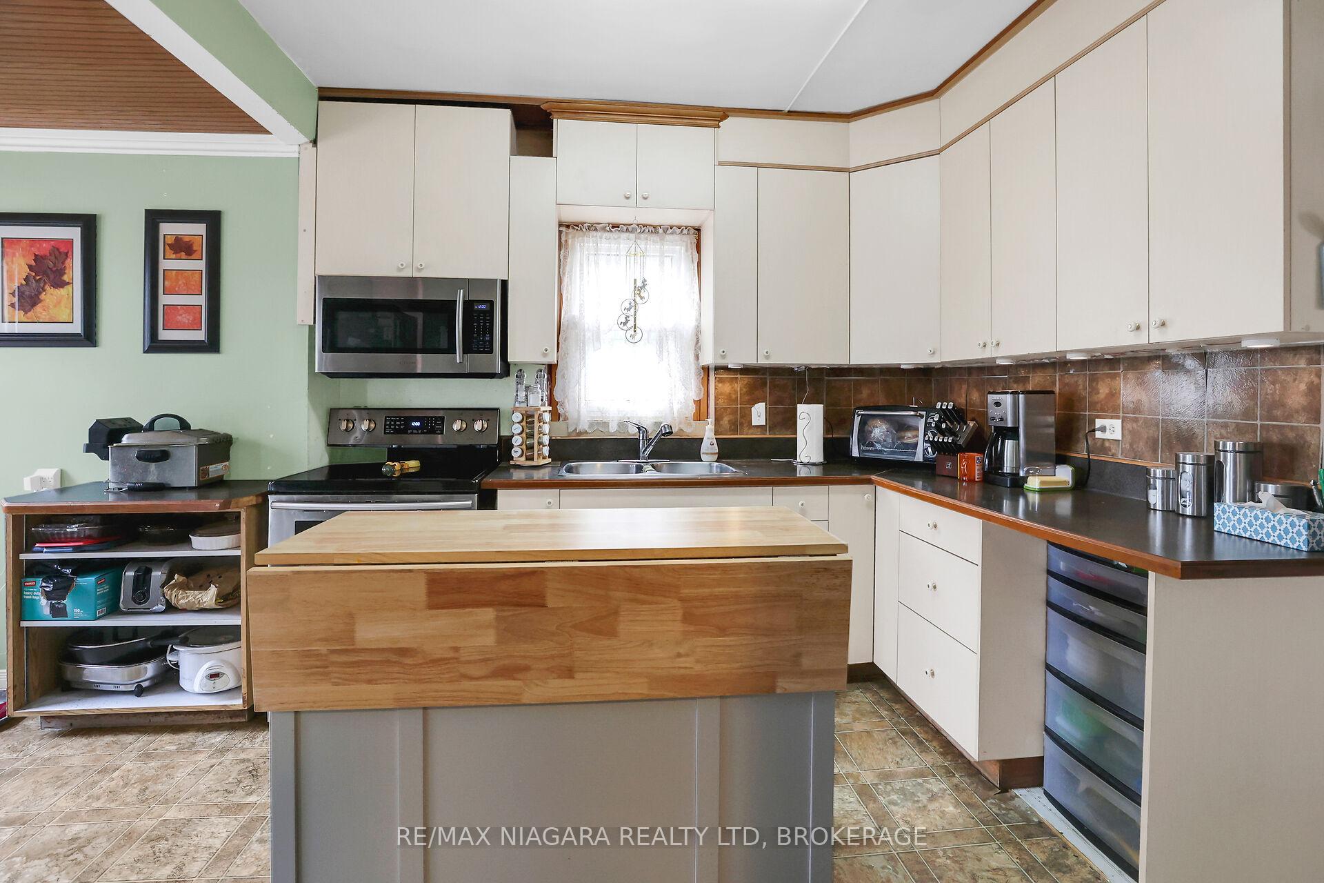 Photo 10 of 6 Ida Street, St. Catharines, E. Chester — HOMEH