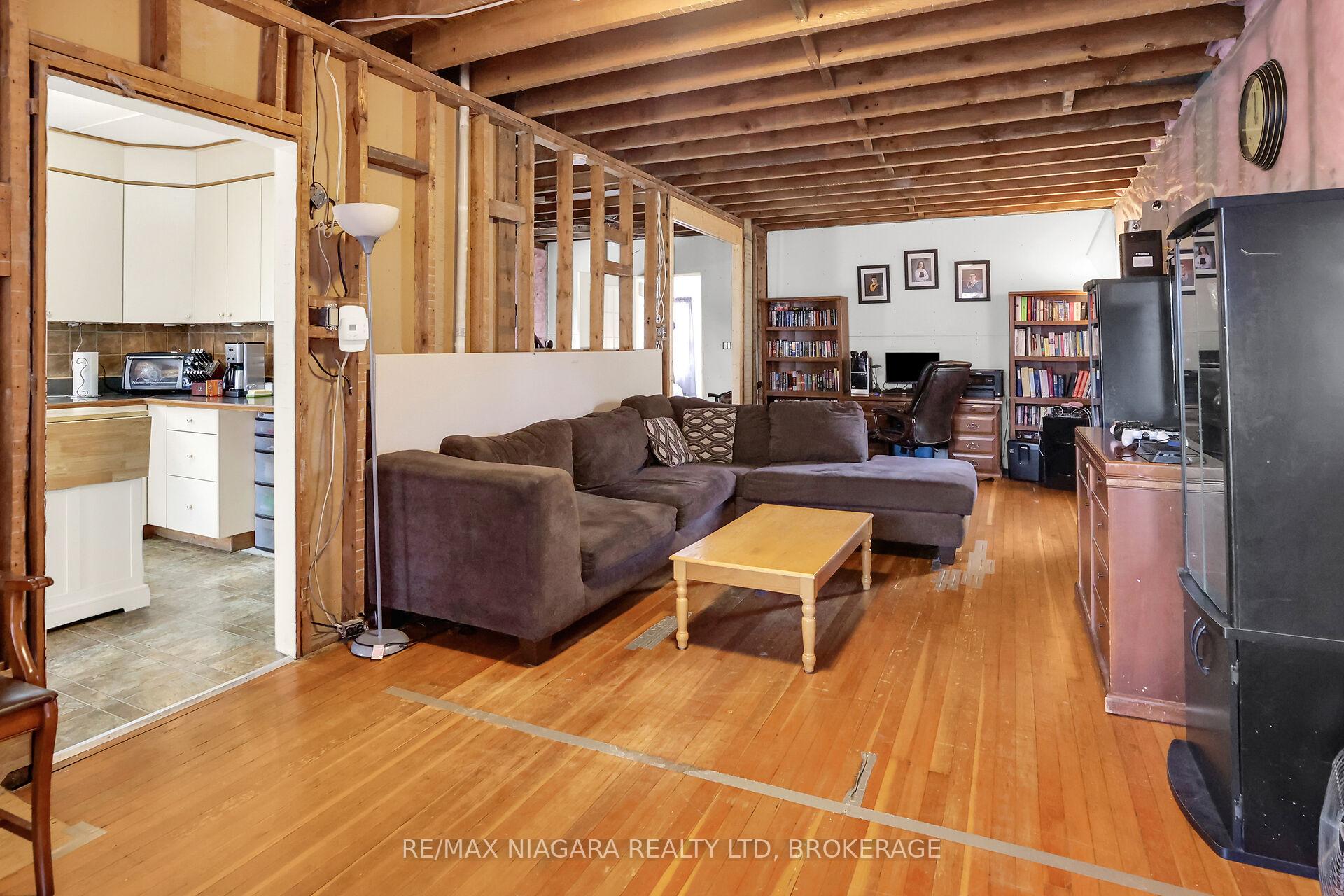 Photo 23 of 6 Ida Street, St. Catharines, E. Chester — HOMEH