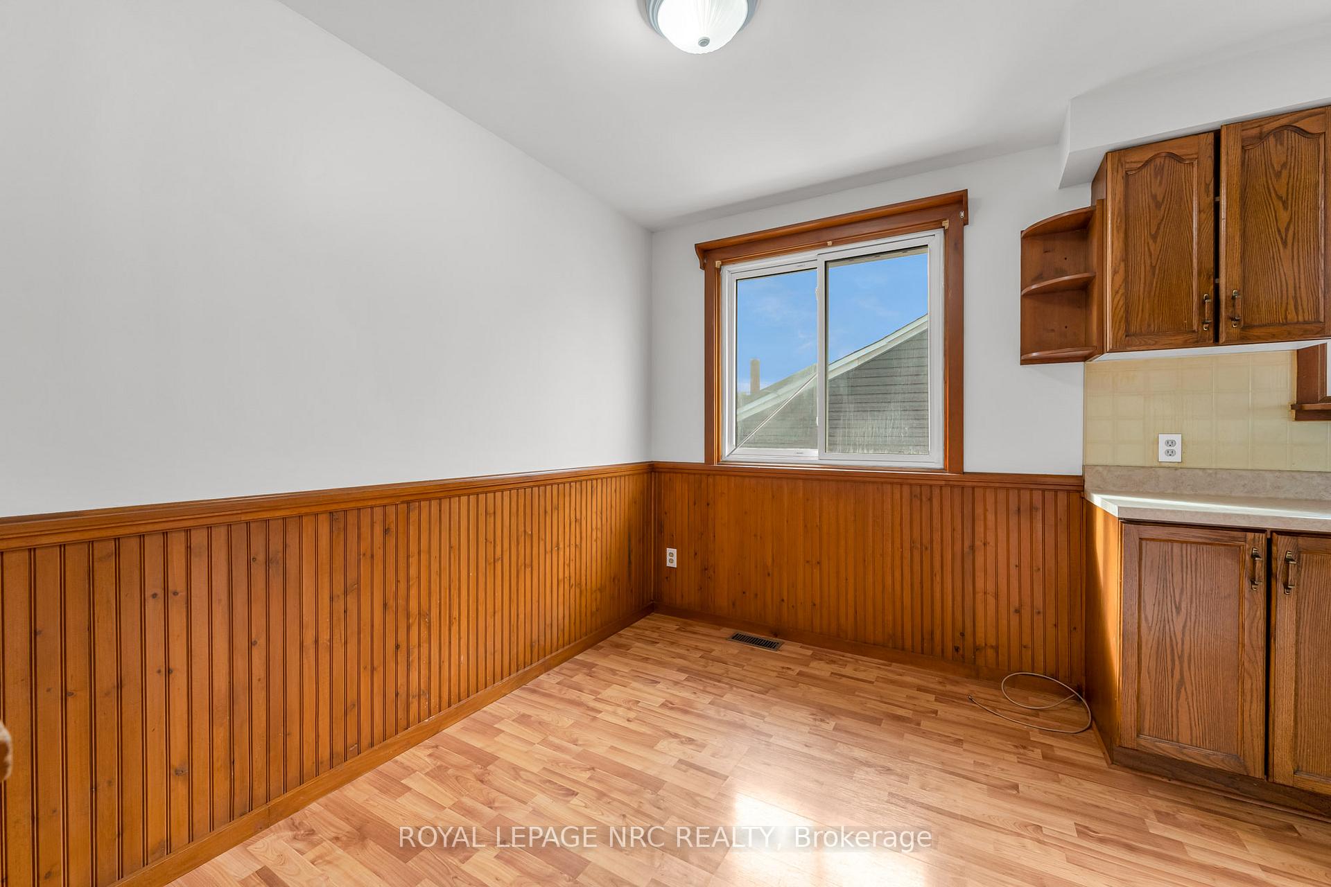 Photo 5 of 52 St George Street, St. Catharines, Facer — HOMEH