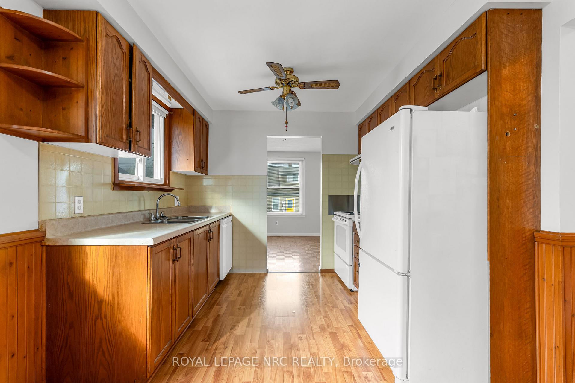 Photo 6 of 52 St George Street, St. Catharines, Facer — HOMEH