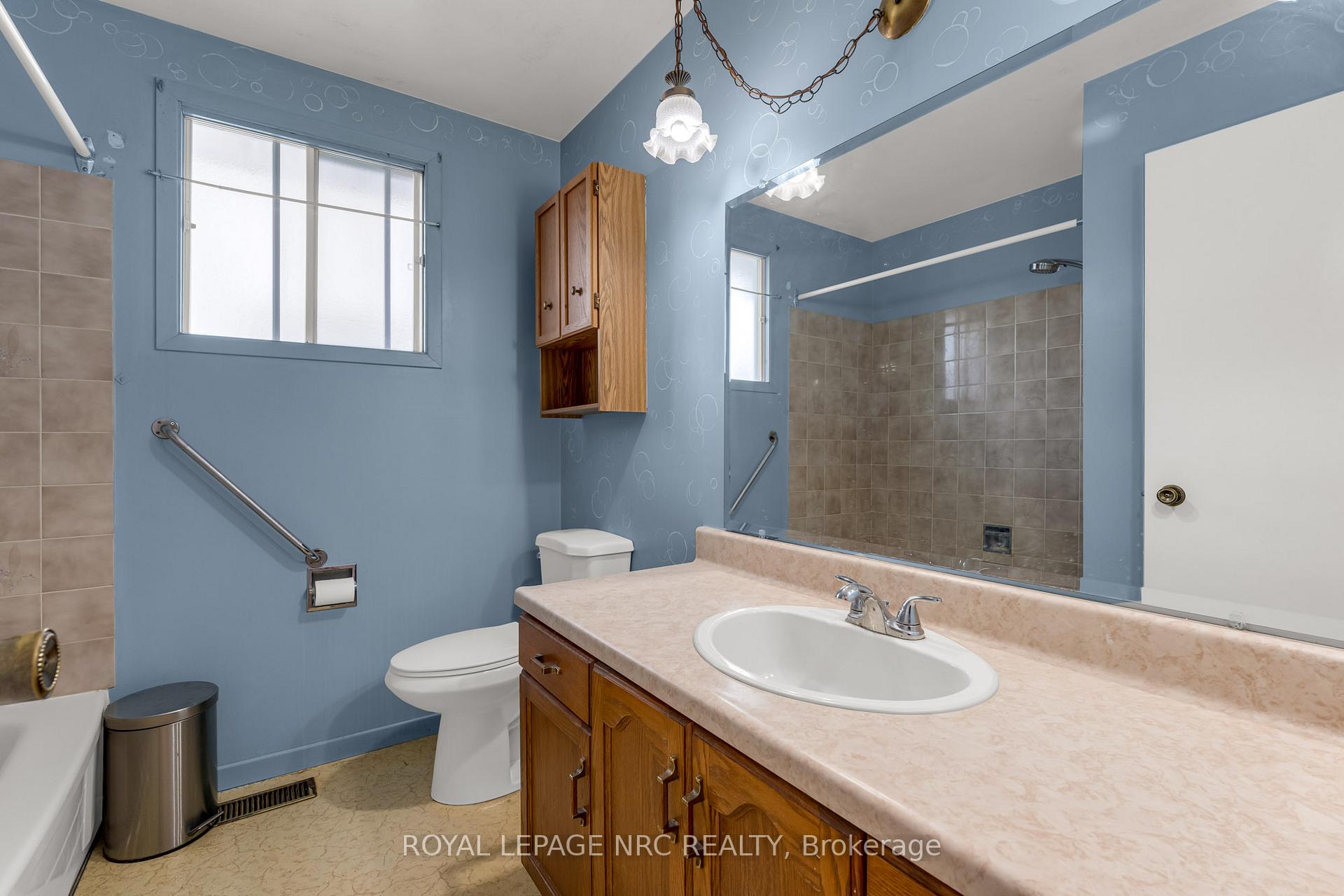 Photo 15 of 52 St George Street, St. Catharines, Facer — HOMEH