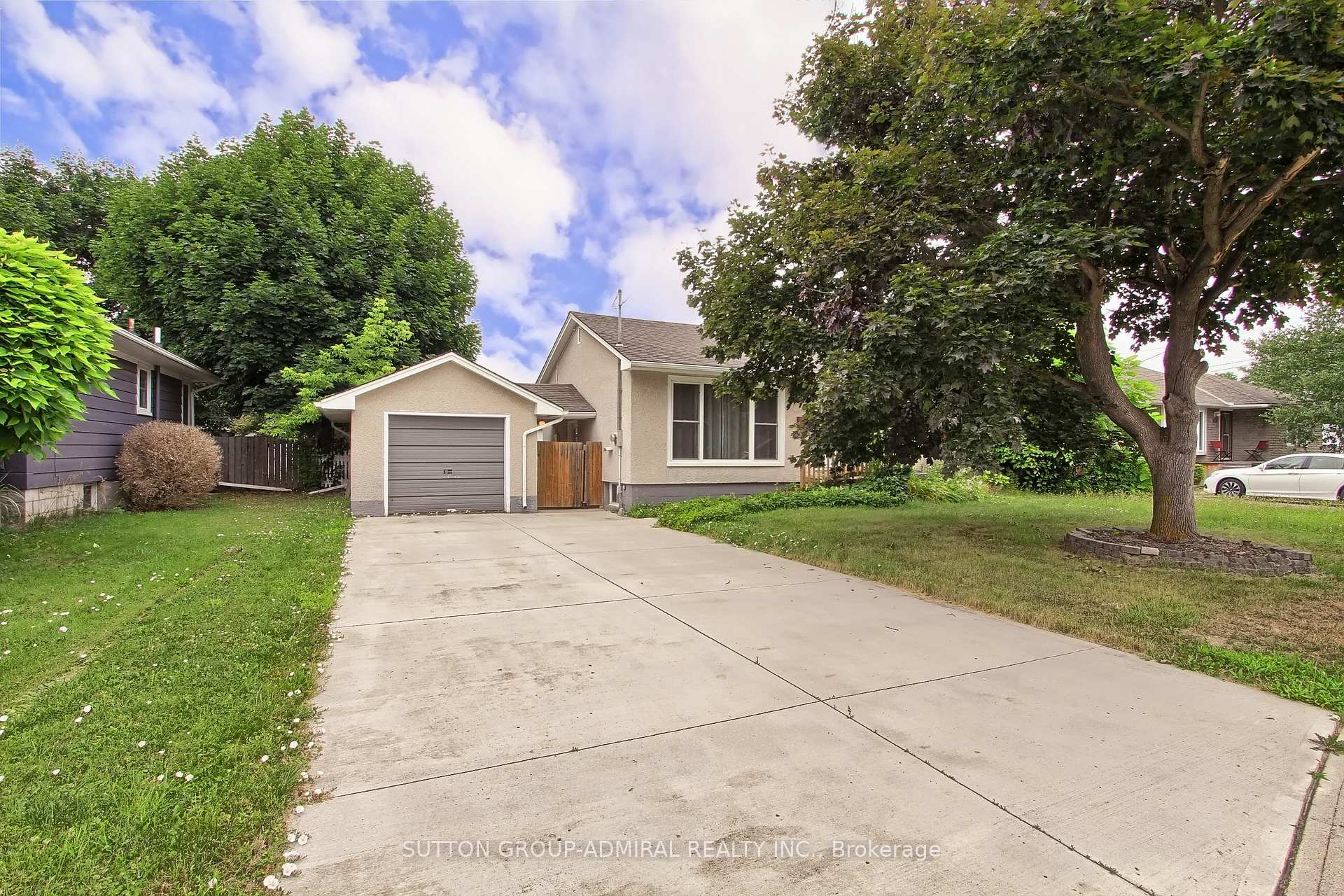 Photo 1 of 571 Geneva Street, St. Catharines, Lakeport — HOMEH
