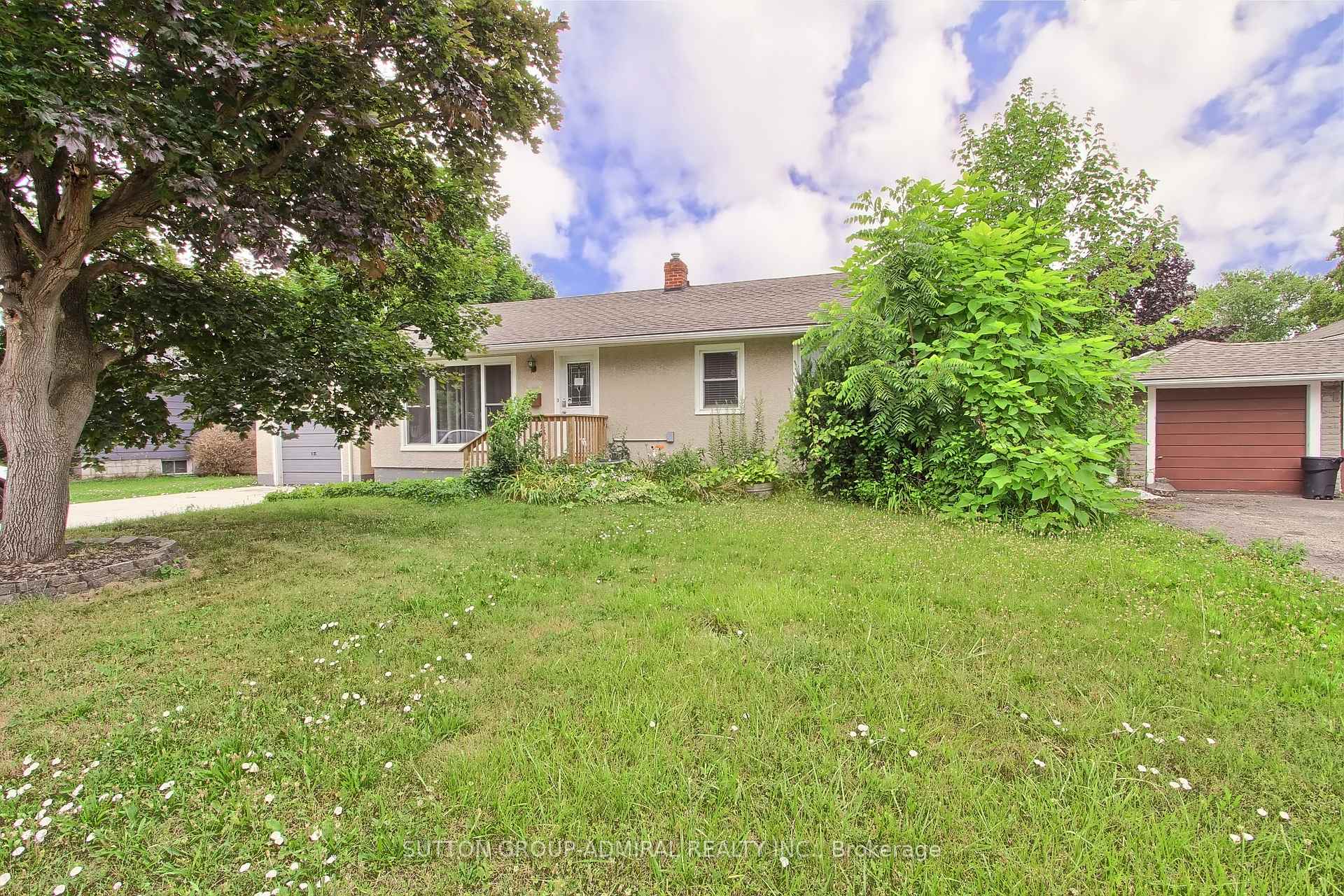Photo 3 of 571 Geneva Street, St. Catharines, Lakeport — HOMEH