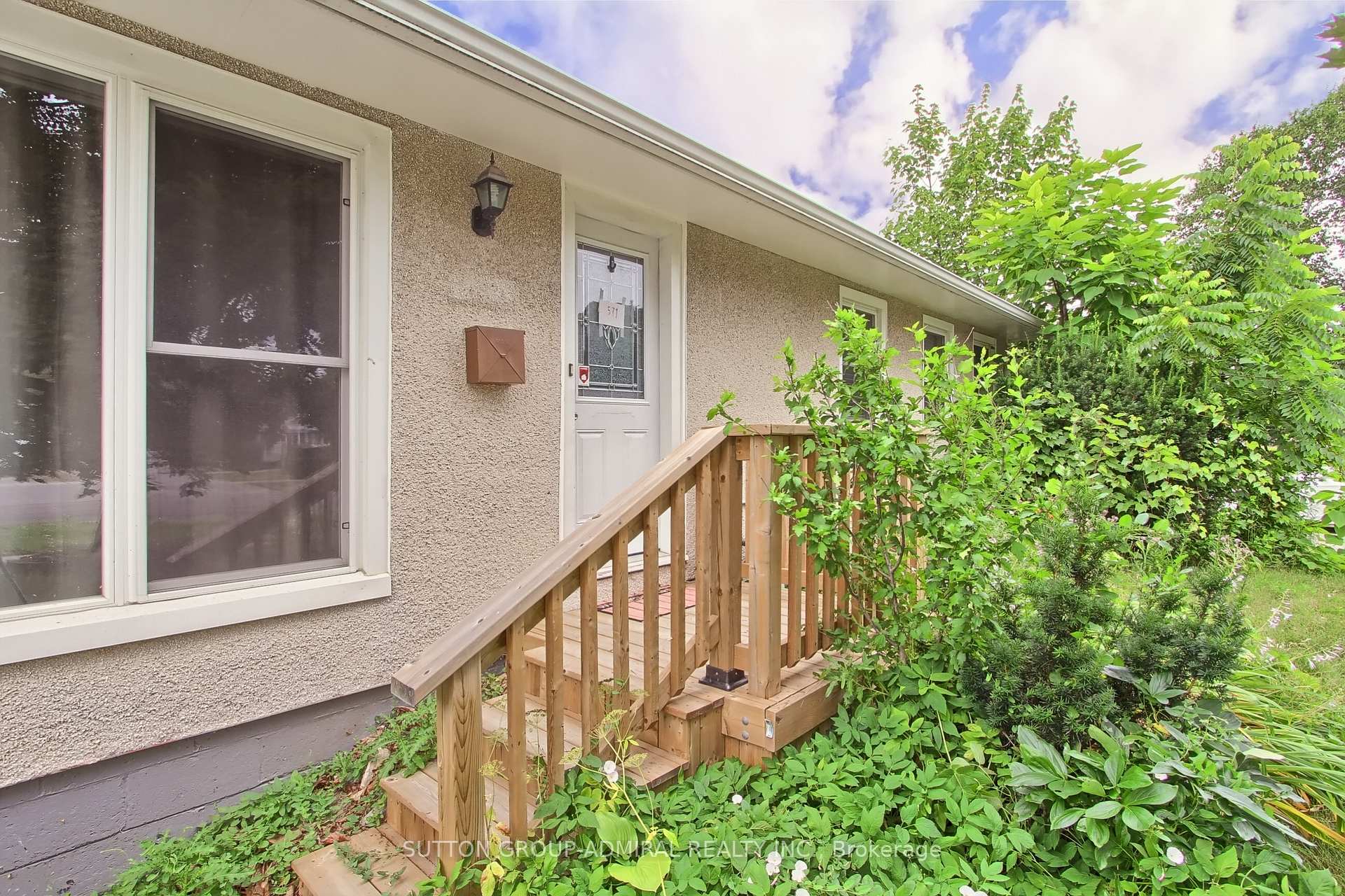 Photo 5 of 571 Geneva Street, St. Catharines, Lakeport — HOMEH