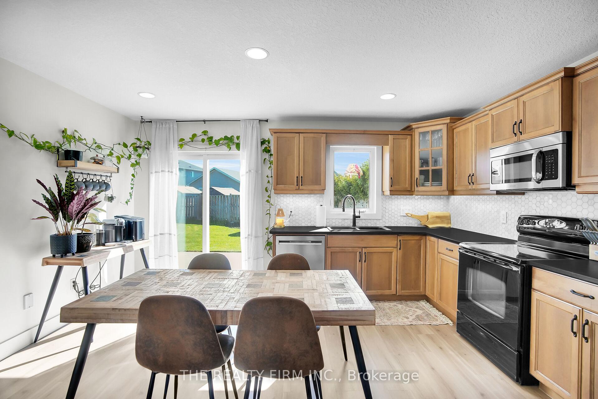 Photo 7 of 11 Cardinal Court, St. Thomas — HOMEH