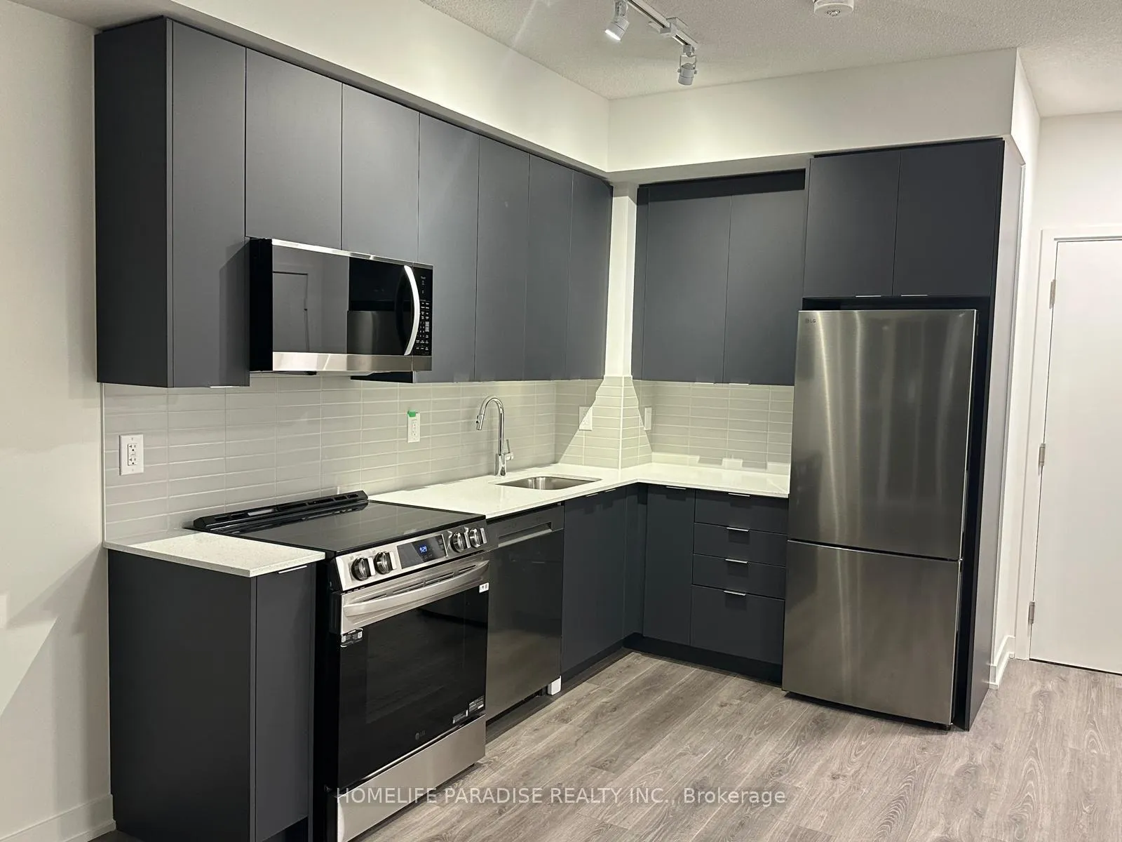 Photo 5 of 225 Malta Avenue, Brampton, Fletcher's Creek South — HOMEH