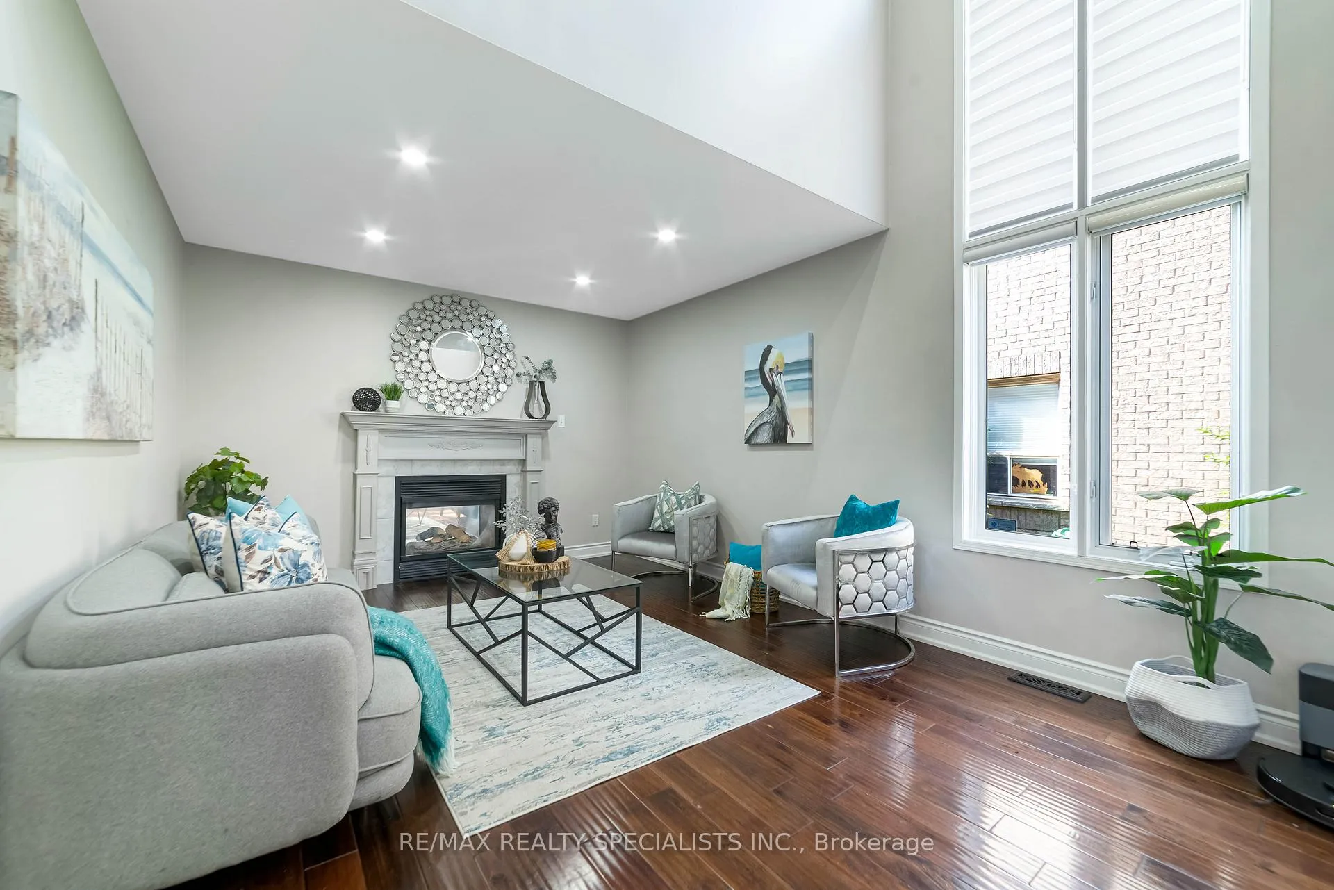 Photo 4 of 220 Cresthaven Road, Brampton, Snelgrove — HOMEH