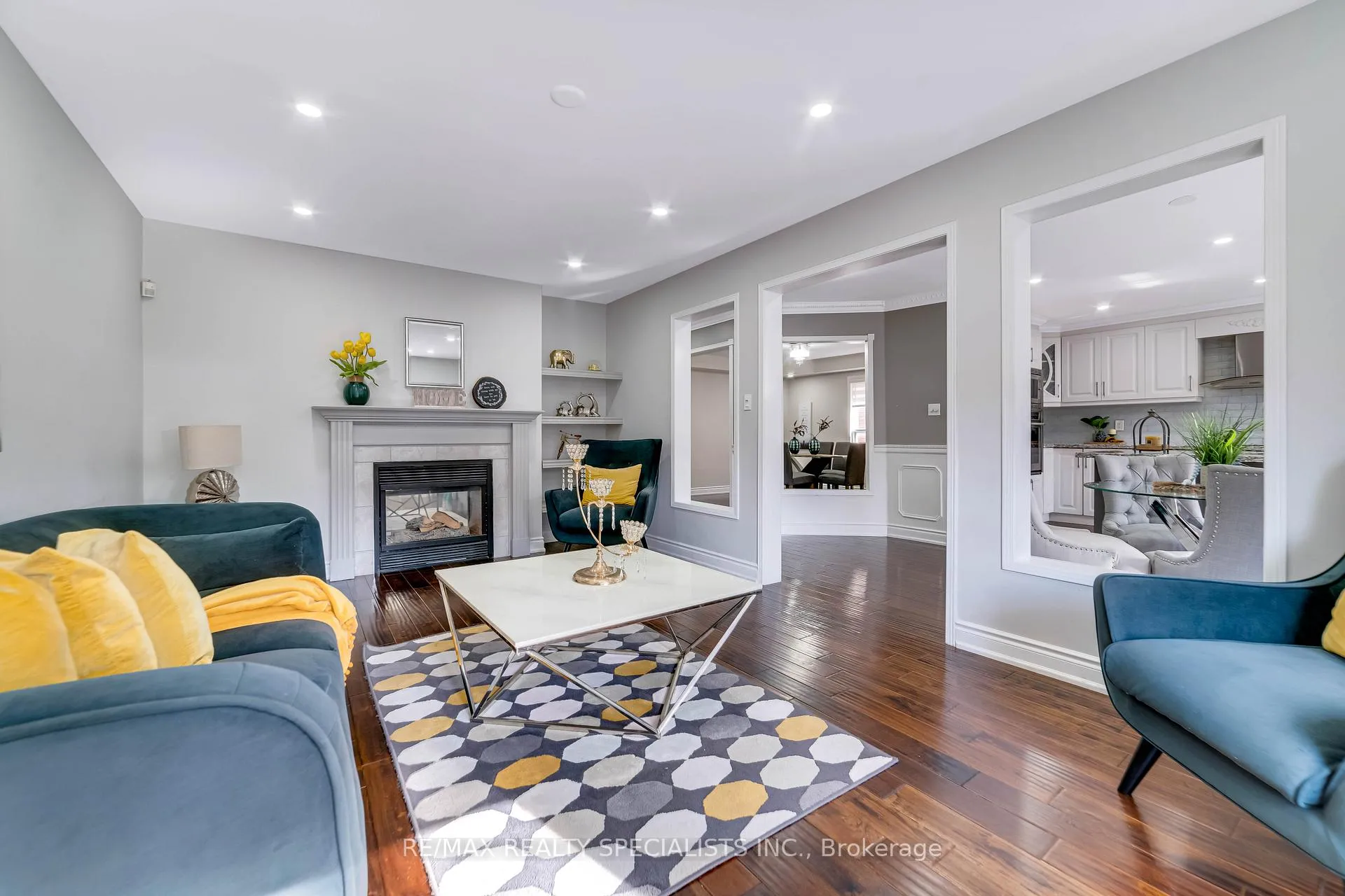 Photo 8 of 220 Cresthaven Road, Brampton, Snelgrove — HOMEH