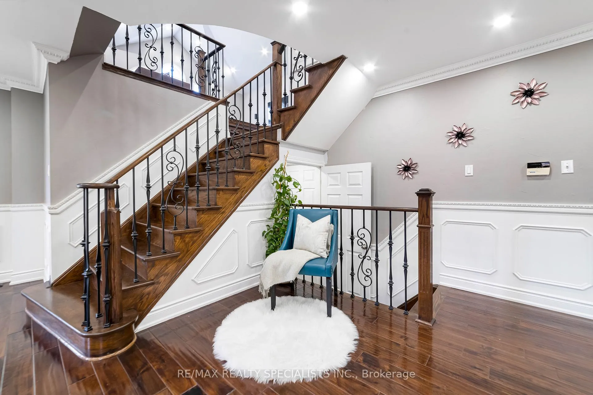 Photo 15 of 220 Cresthaven Road, Brampton, Snelgrove — HOMEH