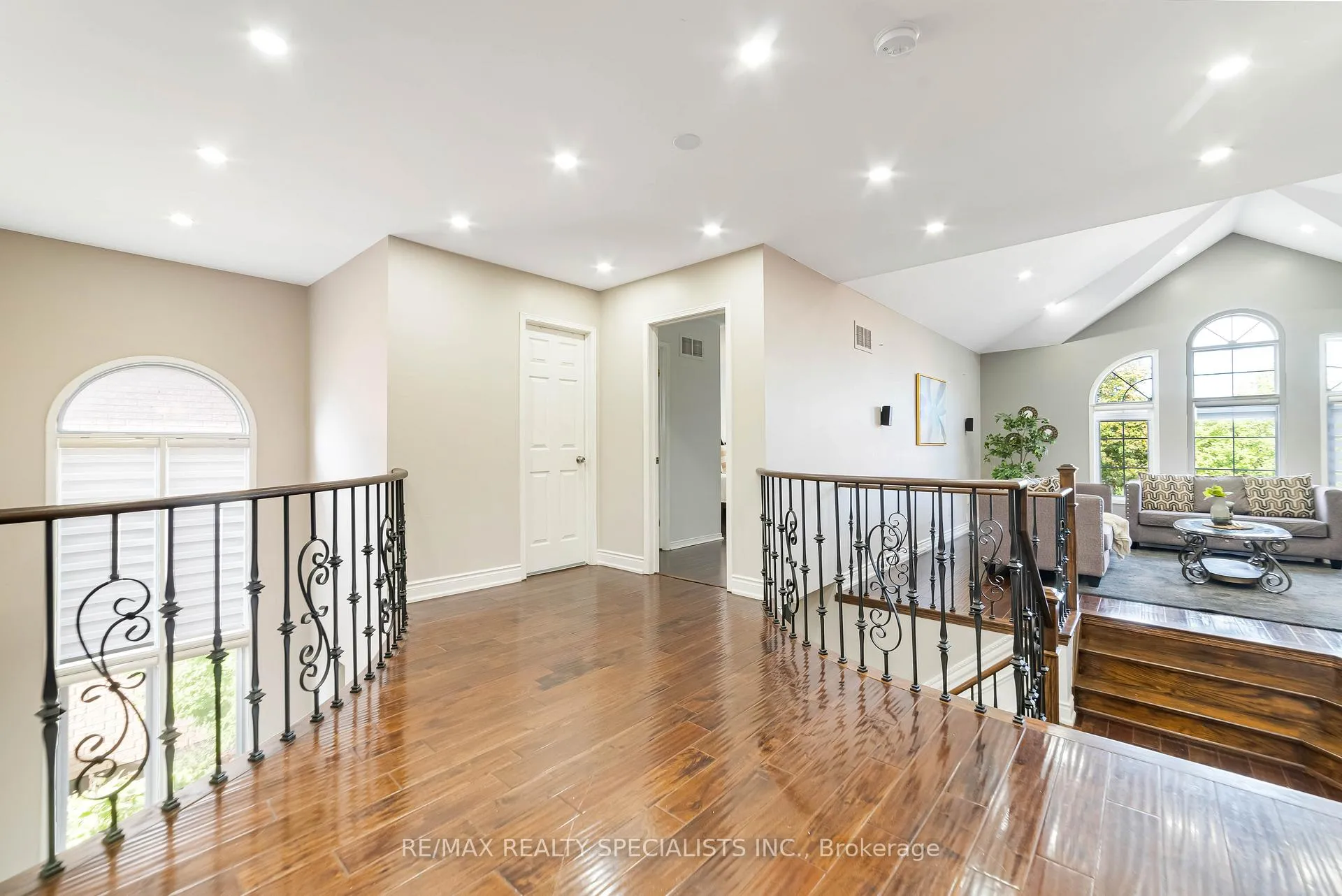 Photo 18 of 220 Cresthaven Road, Brampton, Snelgrove — HOMEH
