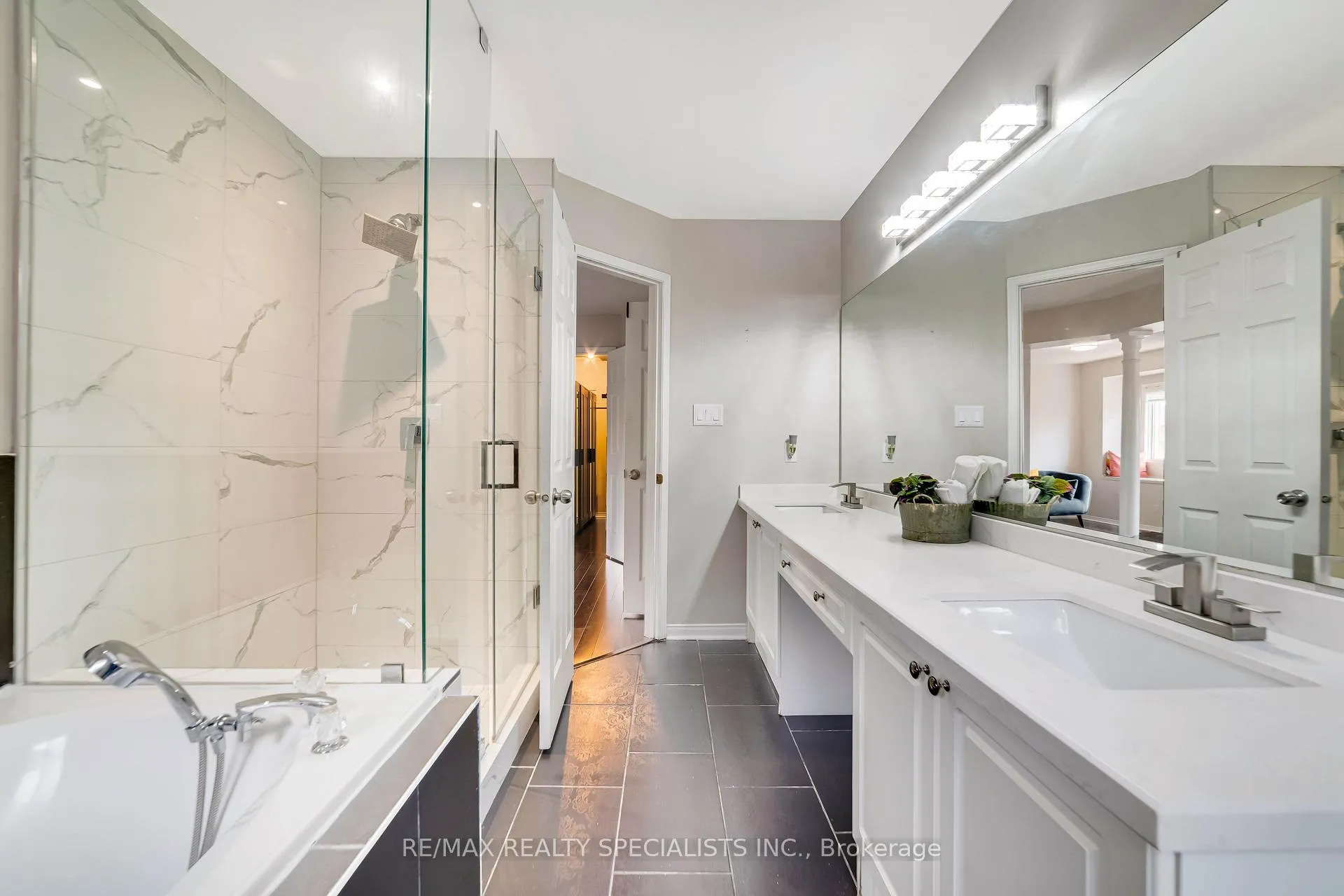 Photo 23 of 220 Cresthaven Road, Brampton, Snelgrove — HOMEH