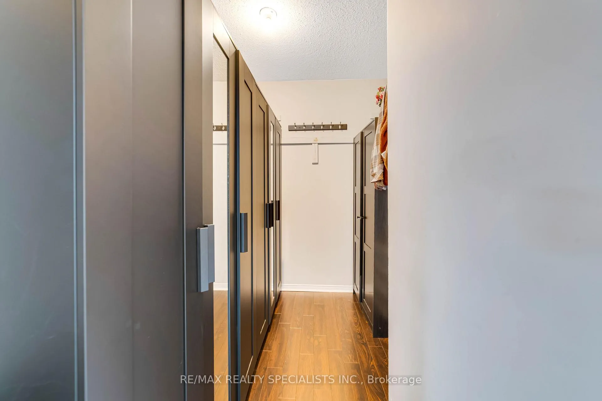 Photo 25 of 220 Cresthaven Road, Brampton, Snelgrove — HOMEH
