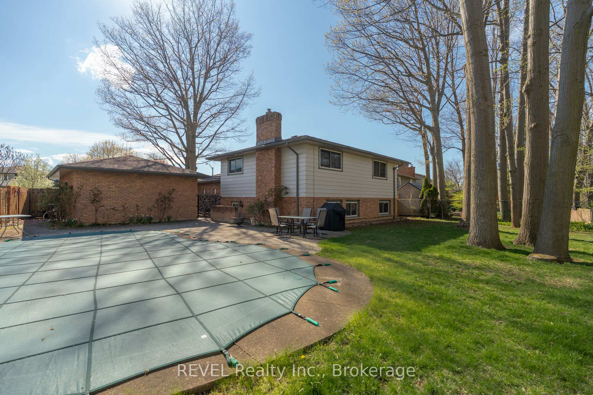 Photo 7 of 24 Butler Crescent N, St. Catharines, Lakeshore — HOMEH