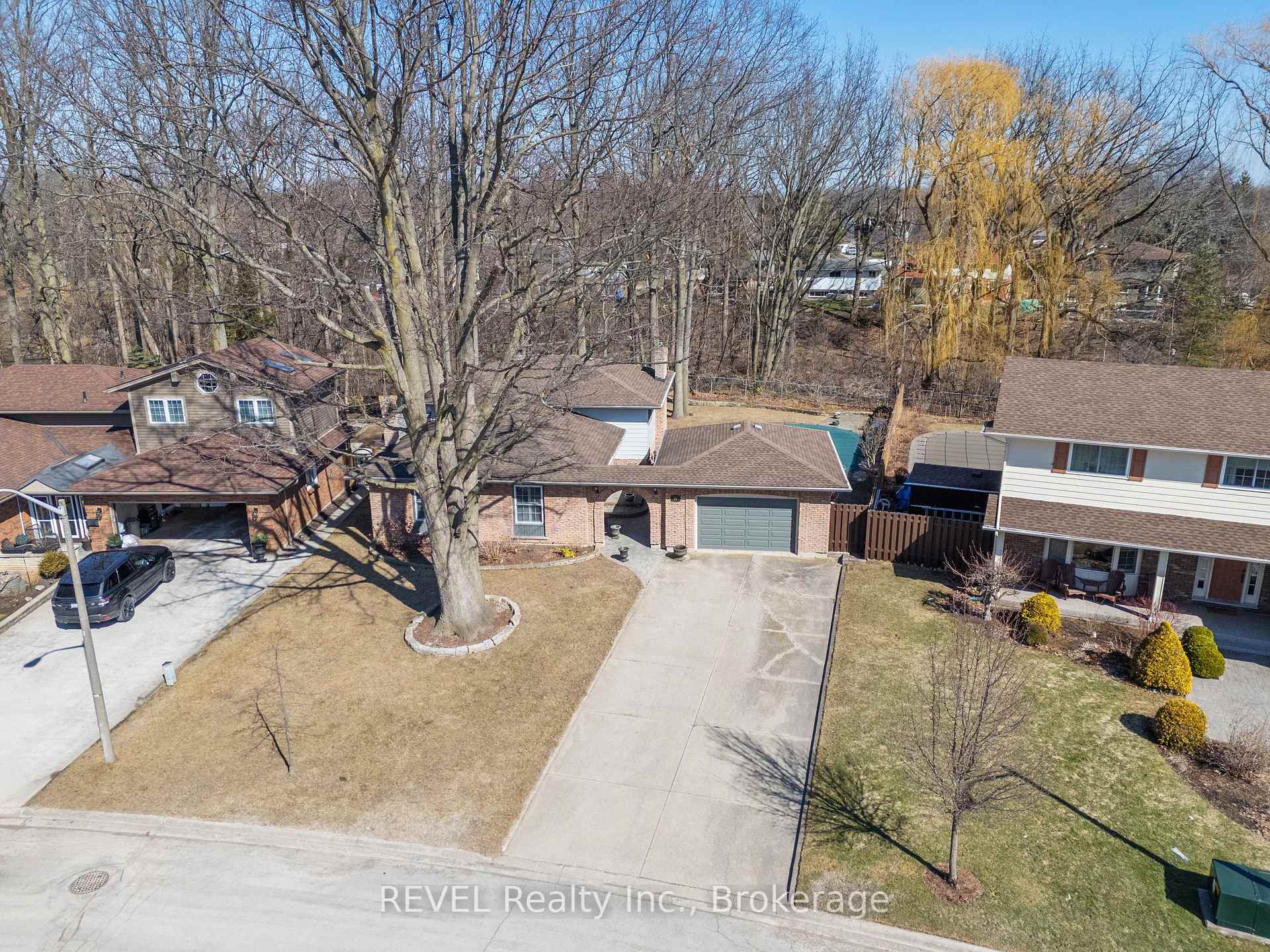 Photo 9 of 24 Butler Crescent N, St. Catharines, Lakeshore — HOMEH