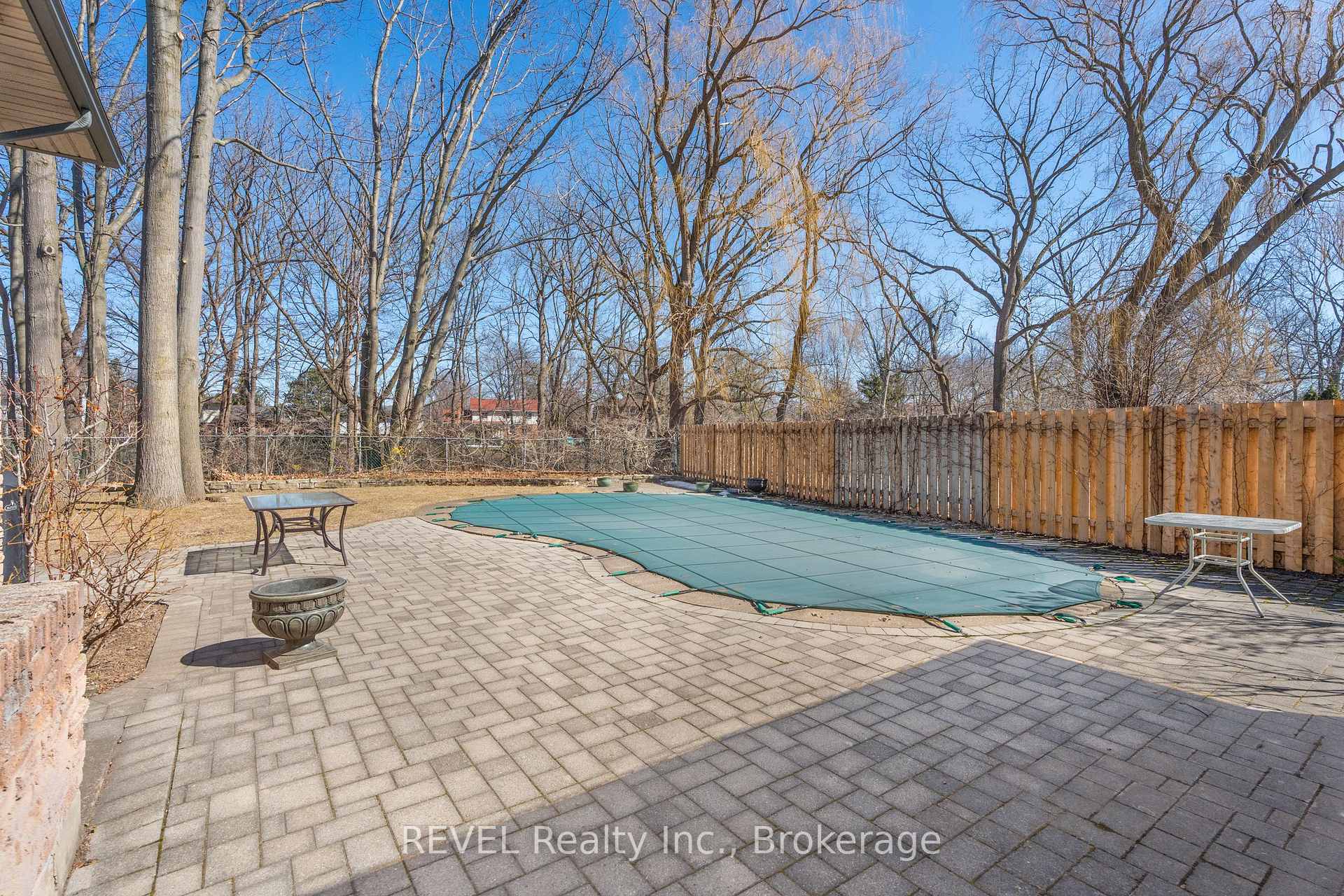 Photo 10 of 24 Butler Crescent N, St. Catharines, Lakeshore — HOMEH