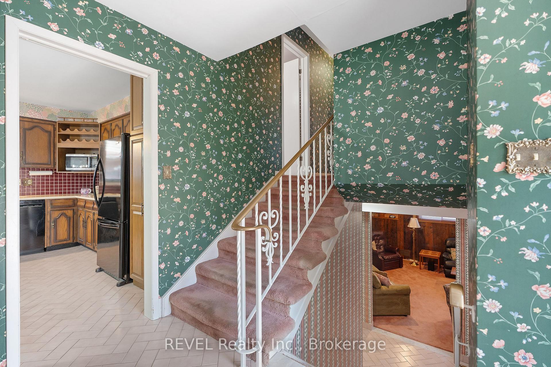 Photo 13 of 24 Butler Crescent N, St. Catharines, Lakeshore — HOMEH