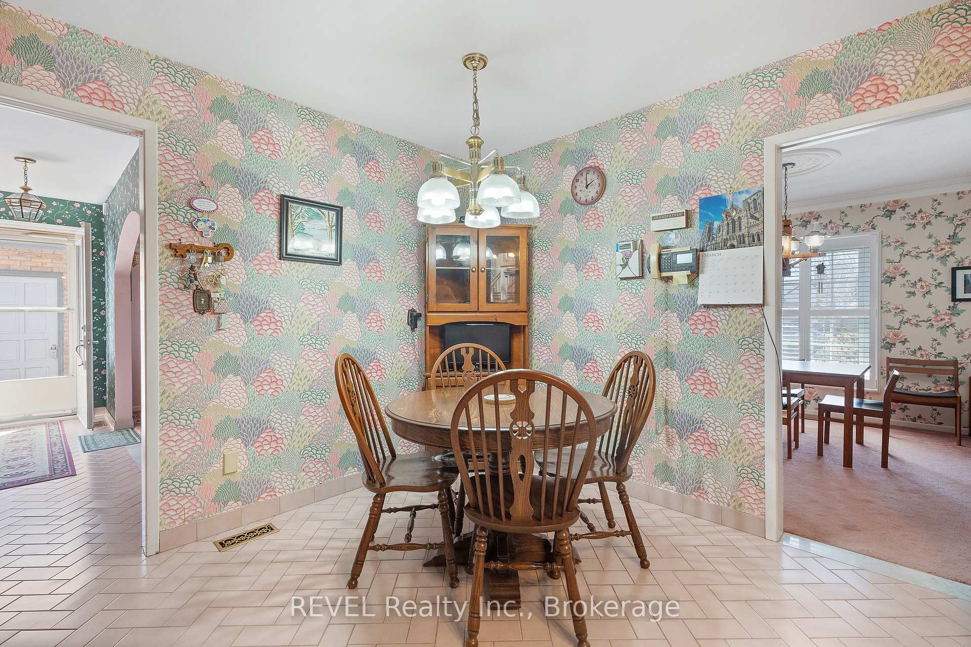 Photo 20 of 24 Butler Crescent N, St. Catharines, Lakeshore — HOMEH
