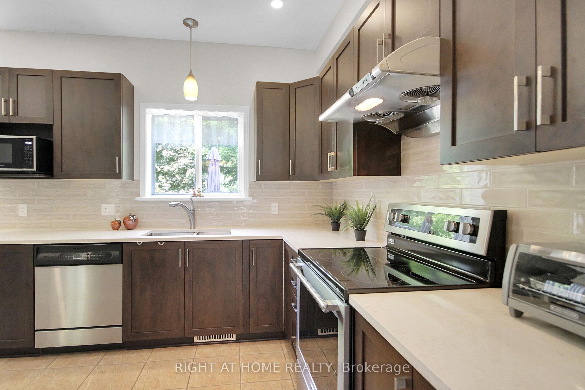 Photo 8 of 13 Sirocco Crescent, Ottawa, Stittsville (North) — HOMEH
