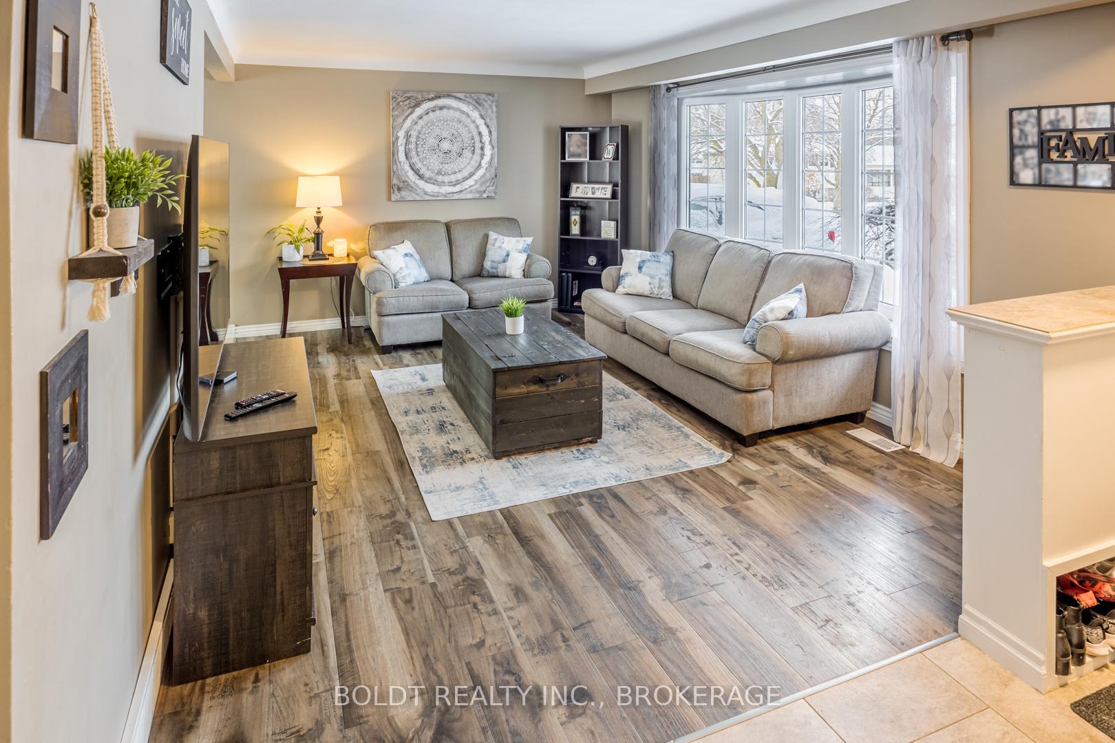 Photo 3 of 3 Beacon Hill Drive, St. Catharines, Burleigh Hill — HOMEH