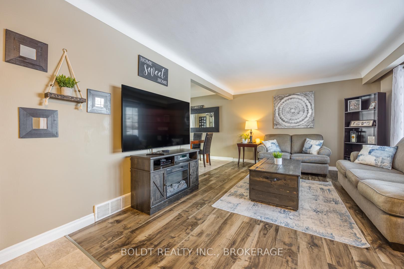 Photo 4 of 3 Beacon Hill Drive, St. Catharines, Burleigh Hill — HOMEH