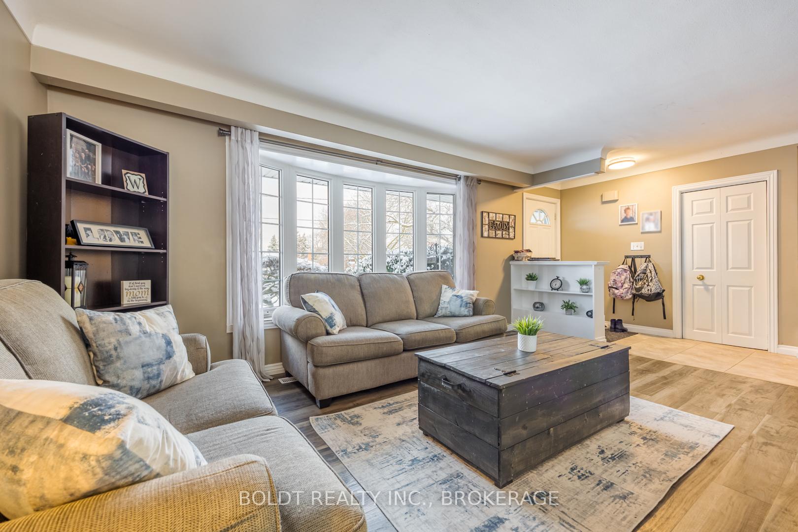 Photo 6 of 3 Beacon Hill Drive, St. Catharines, Burleigh Hill — HOMEH