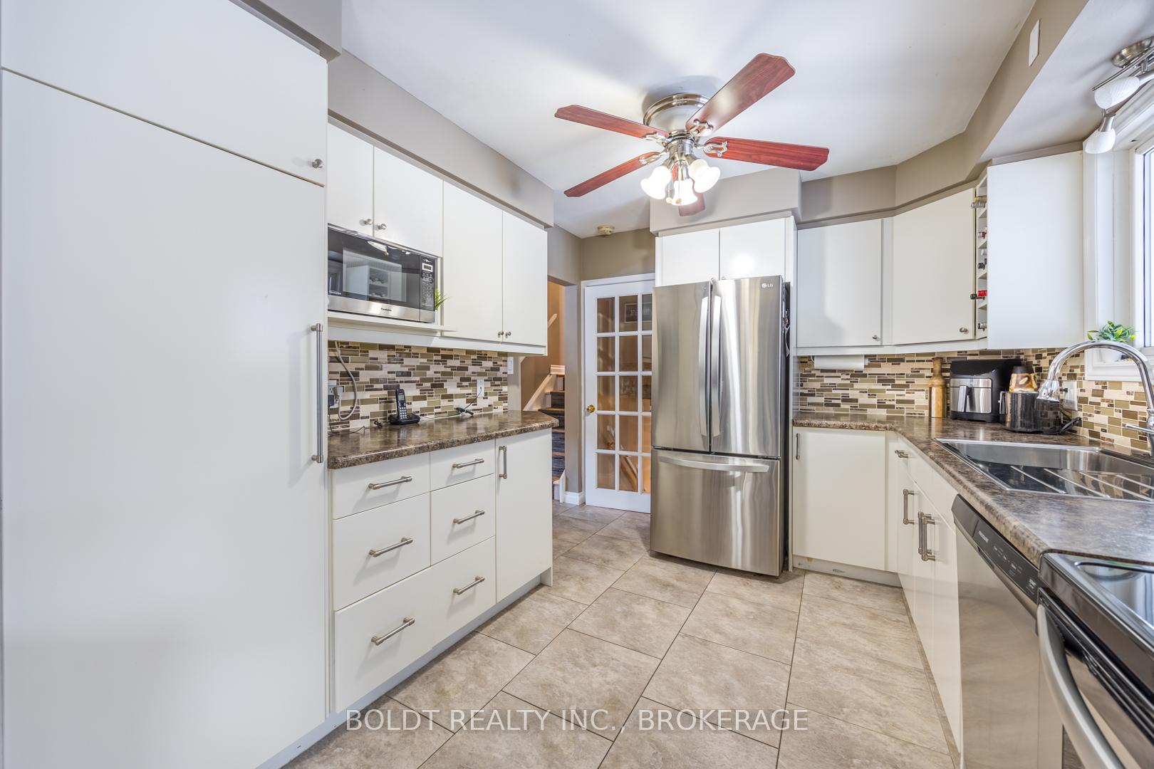 Photo 8 of 3 Beacon Hill Drive, St. Catharines, Burleigh Hill — HOMEH