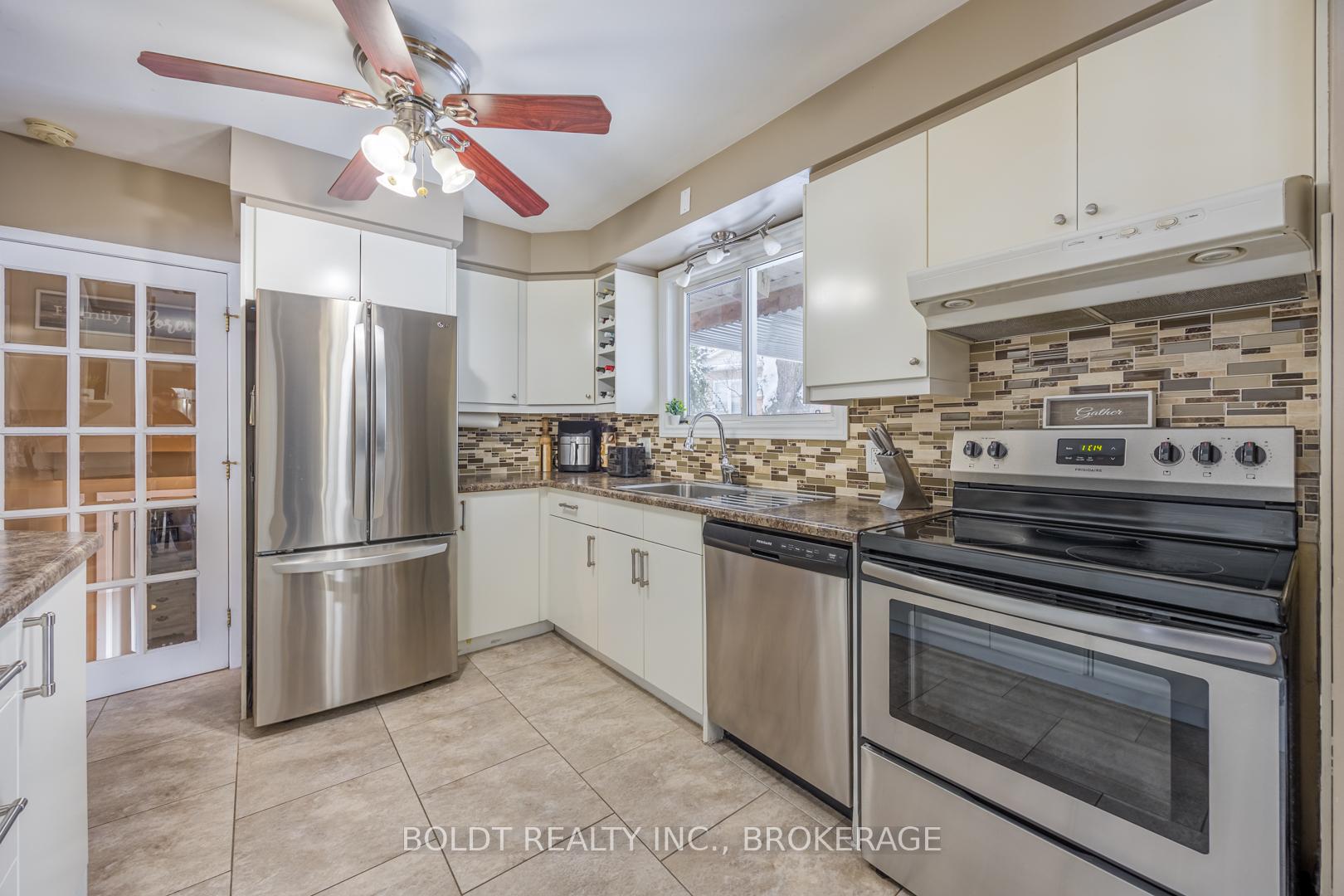 Photo 9 of 3 Beacon Hill Drive, St. Catharines, Burleigh Hill — HOMEH