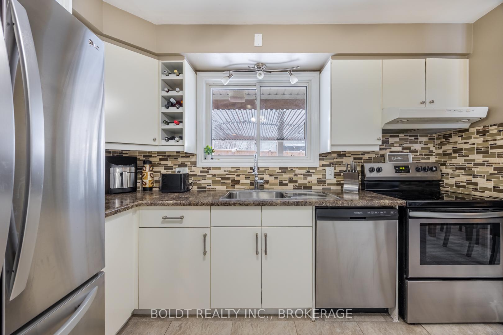 Photo 10 of 3 Beacon Hill Drive, St. Catharines, Burleigh Hill — HOMEH
