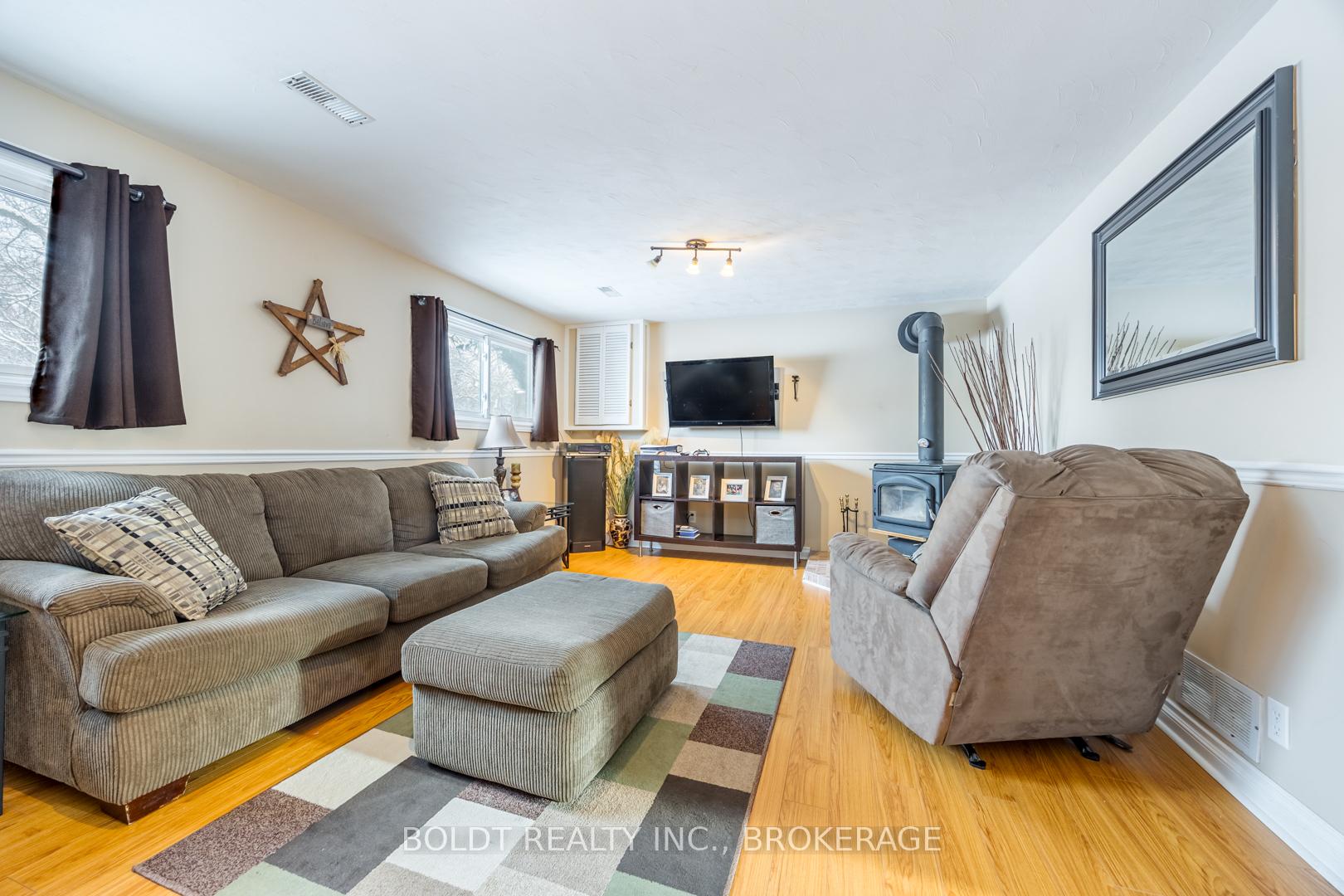 Photo 18 of 3 Beacon Hill Drive, St. Catharines, Burleigh Hill — HOMEH