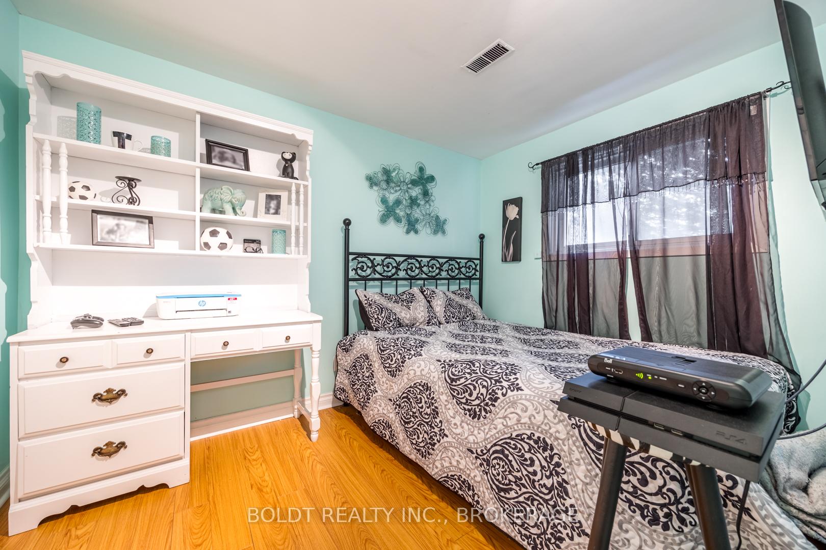 Photo 21 of 3 Beacon Hill Drive, St. Catharines, Burleigh Hill — HOMEH