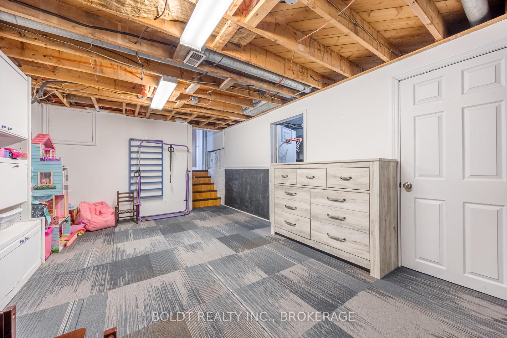 Photo 23 of 3 Beacon Hill Drive, St. Catharines, Burleigh Hill — HOMEH