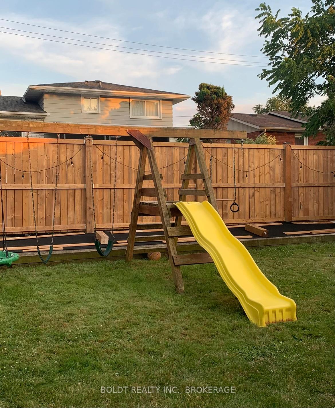 Photo 25 of 3 Beacon Hill Drive, St. Catharines, Burleigh Hill — HOMEH