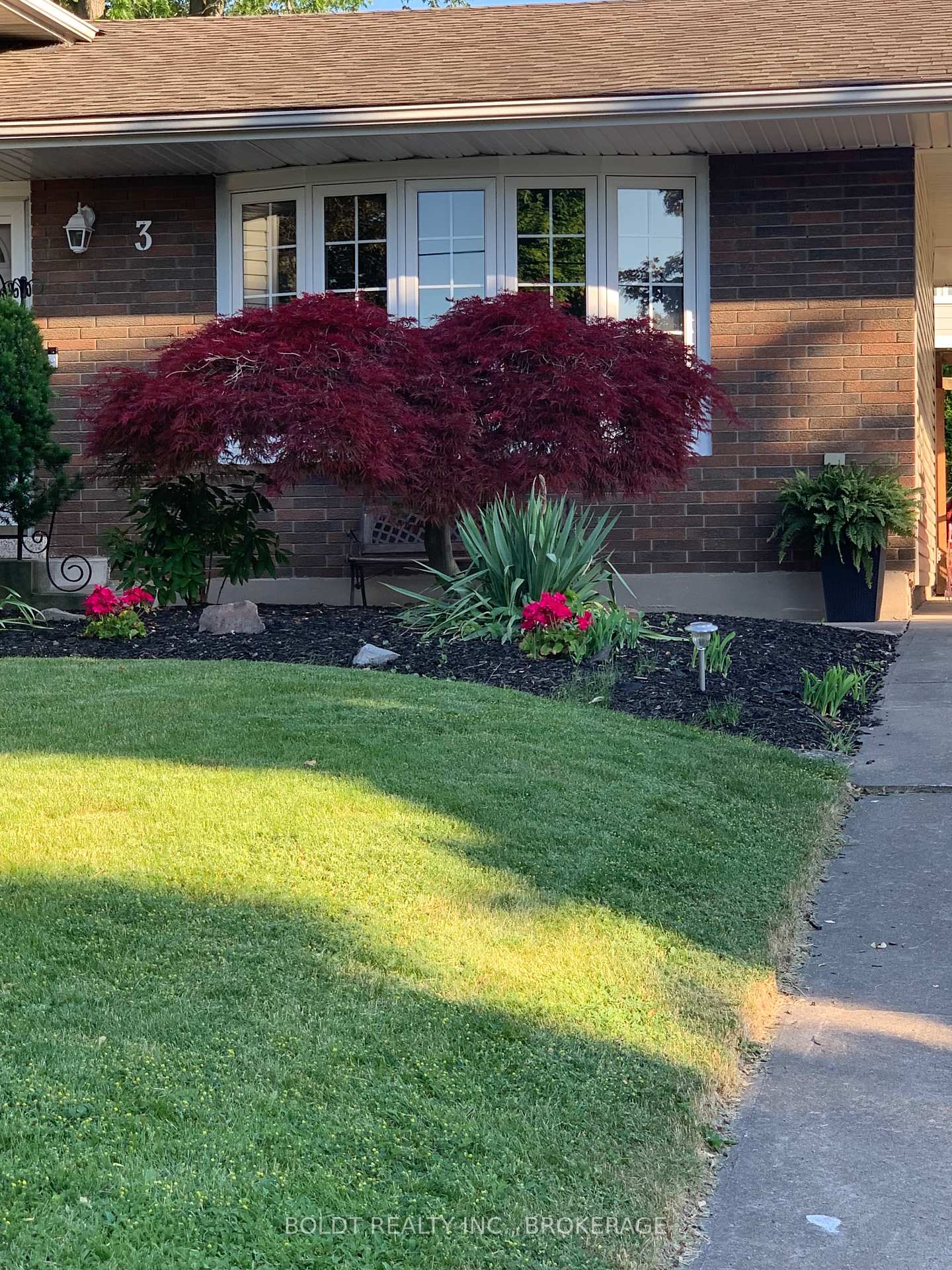 Photo 27 of 3 Beacon Hill Drive, St. Catharines, Burleigh Hill — HOMEH