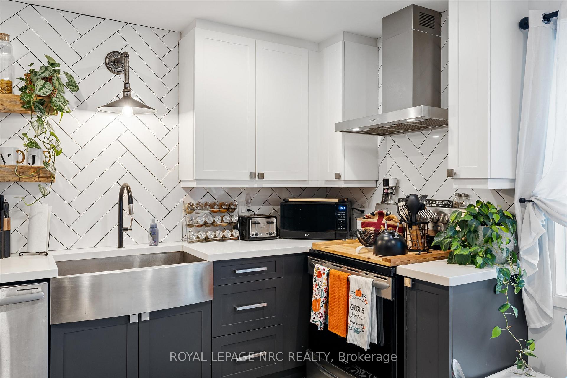 Photo 8 of 65 Parkview Road, St. Catharines, Facer — HOMEH