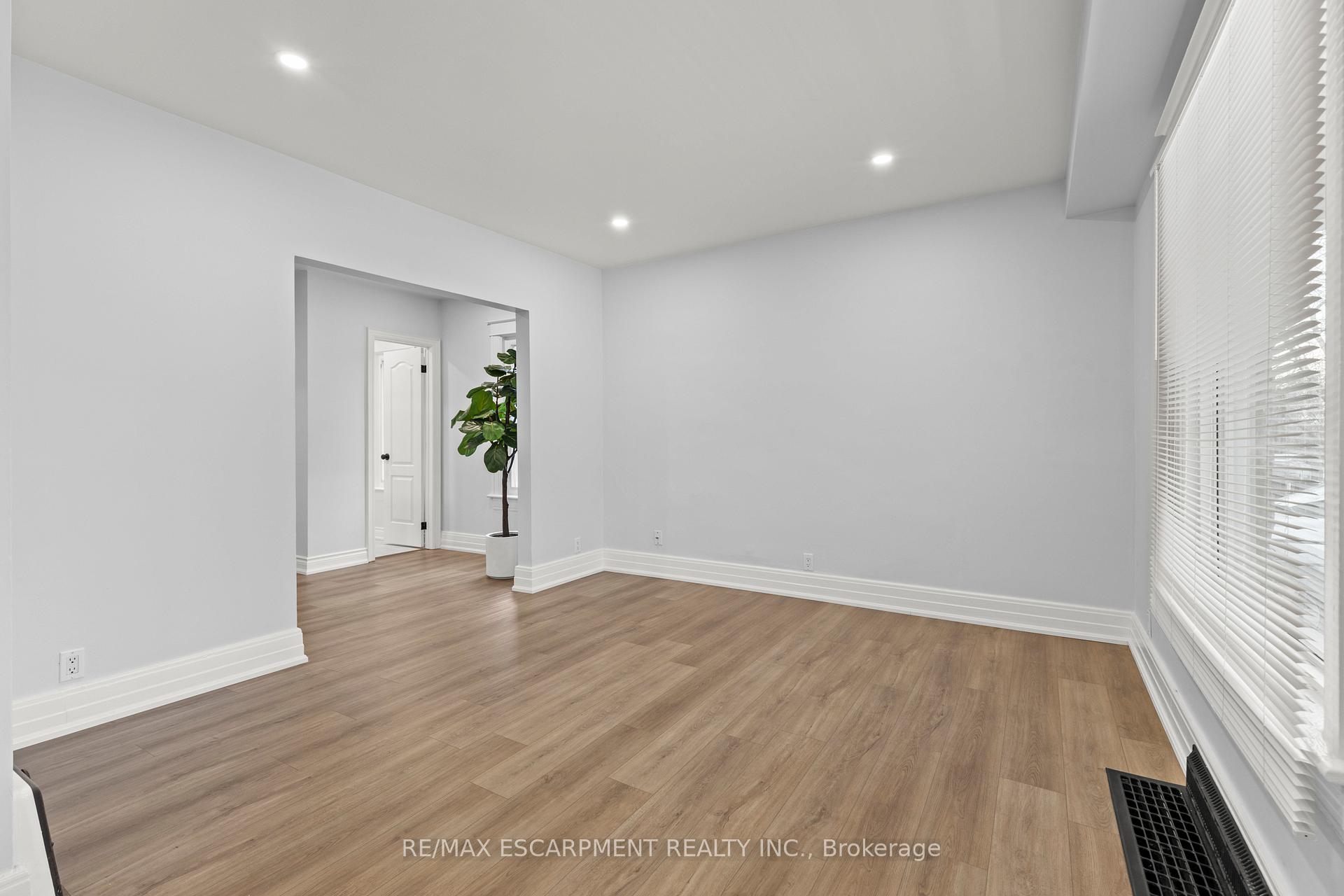 Photo 5 of 2 Berryman Avenue, St. Catharines, E. Chester — HOMEH